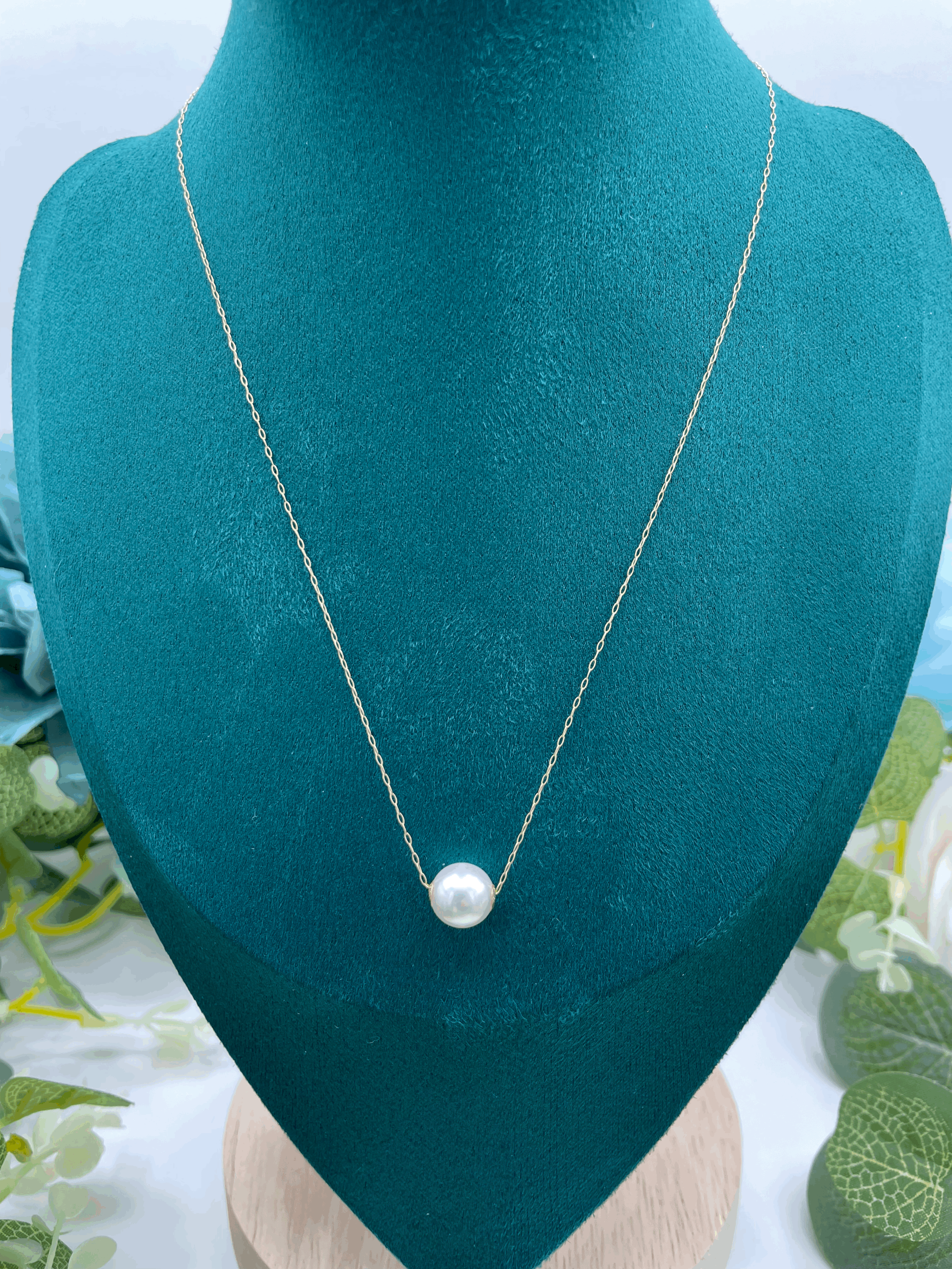 Exquisite Pearl Pendant in 18k Gold