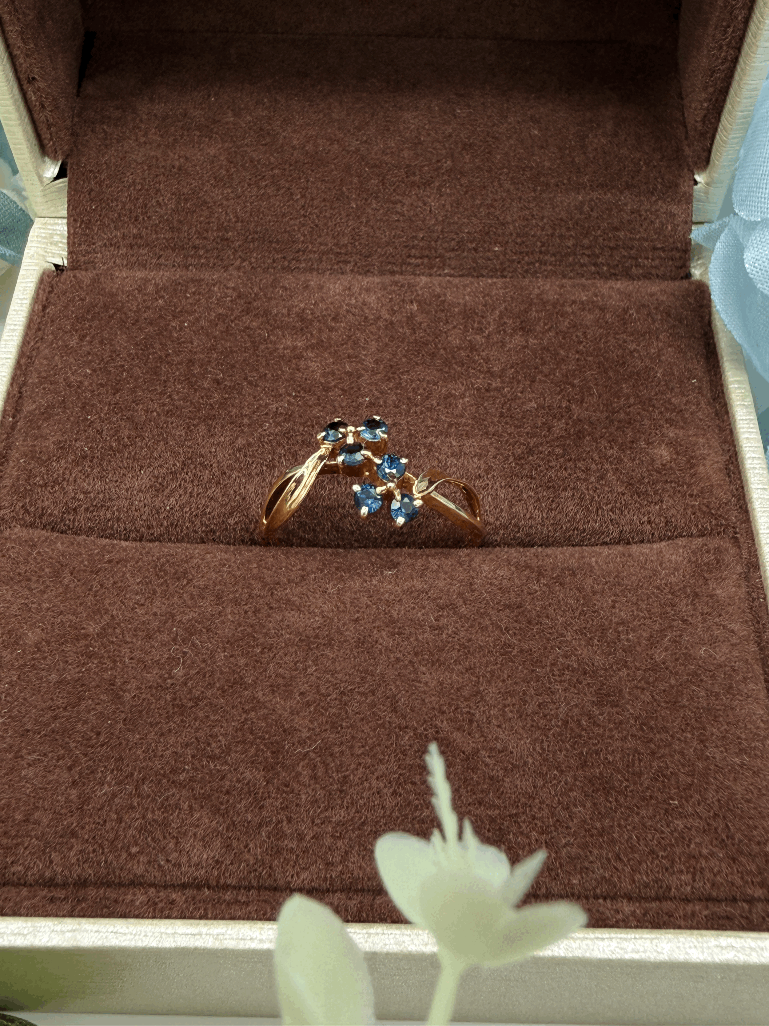 Exquisite 18K Solid Gold Floral Gemstone Ring