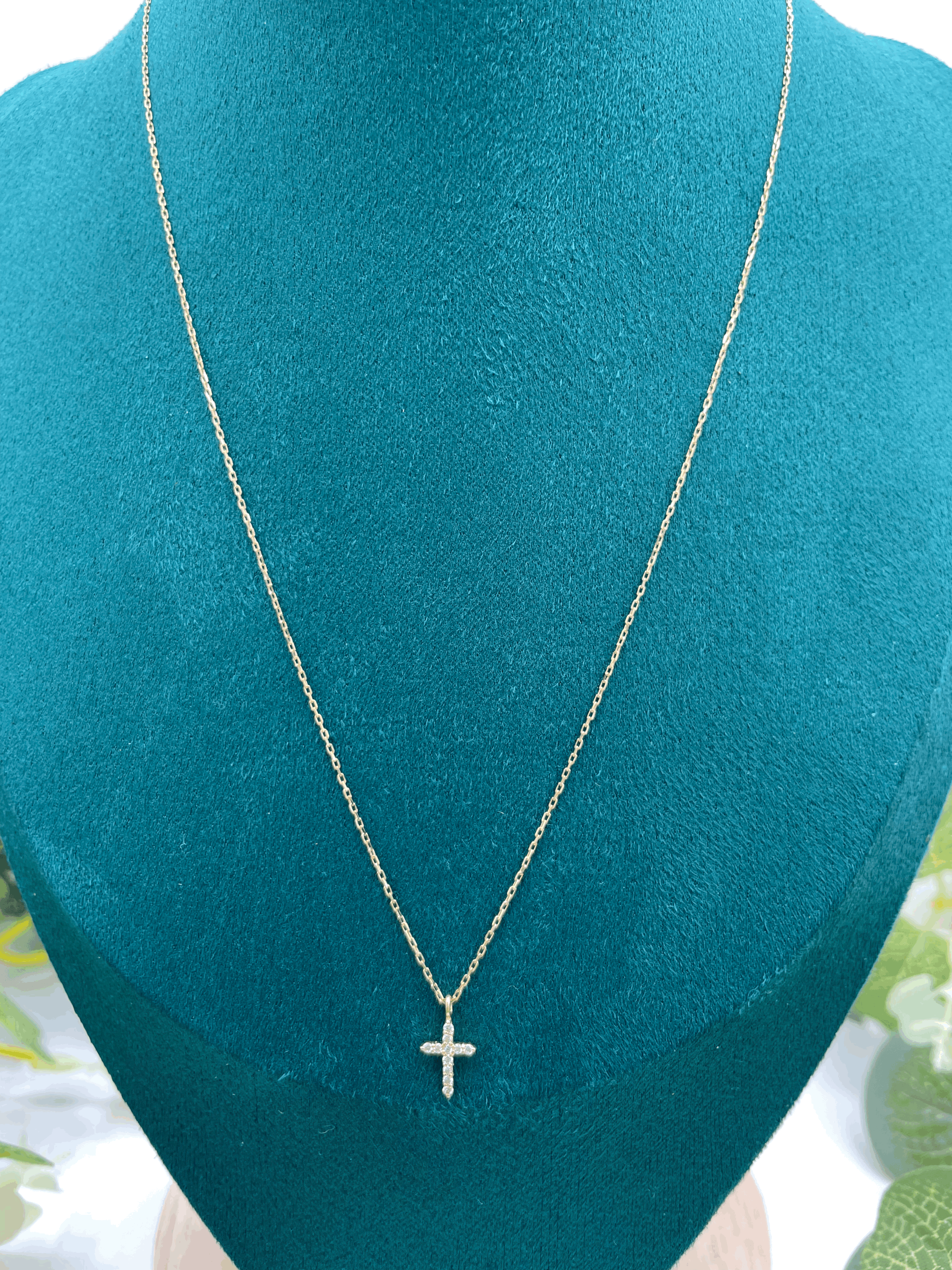 Diamond Cross Pendant in 18k Gold