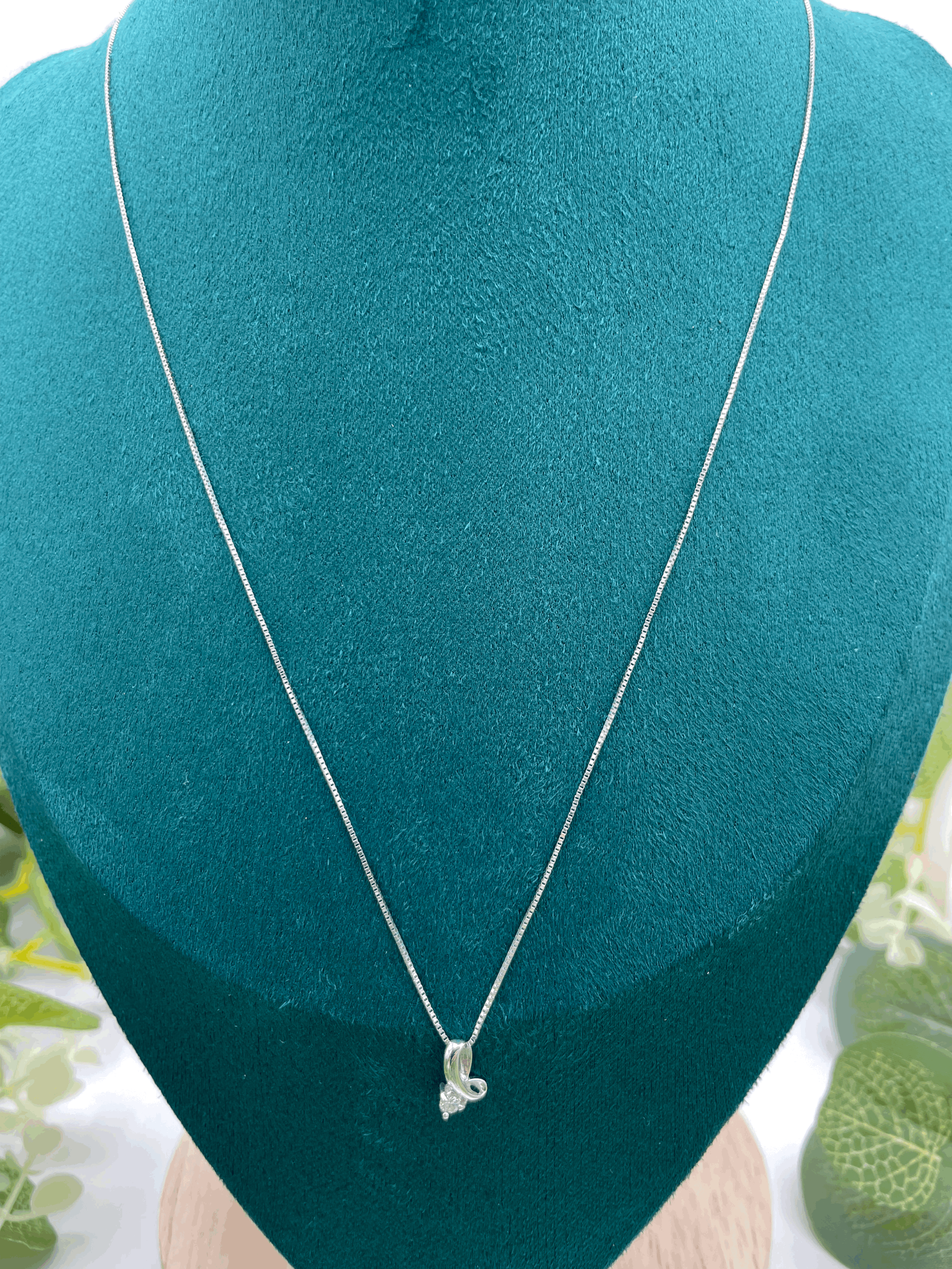 Diamond Twist Pendant Necklace in 14k White Gold