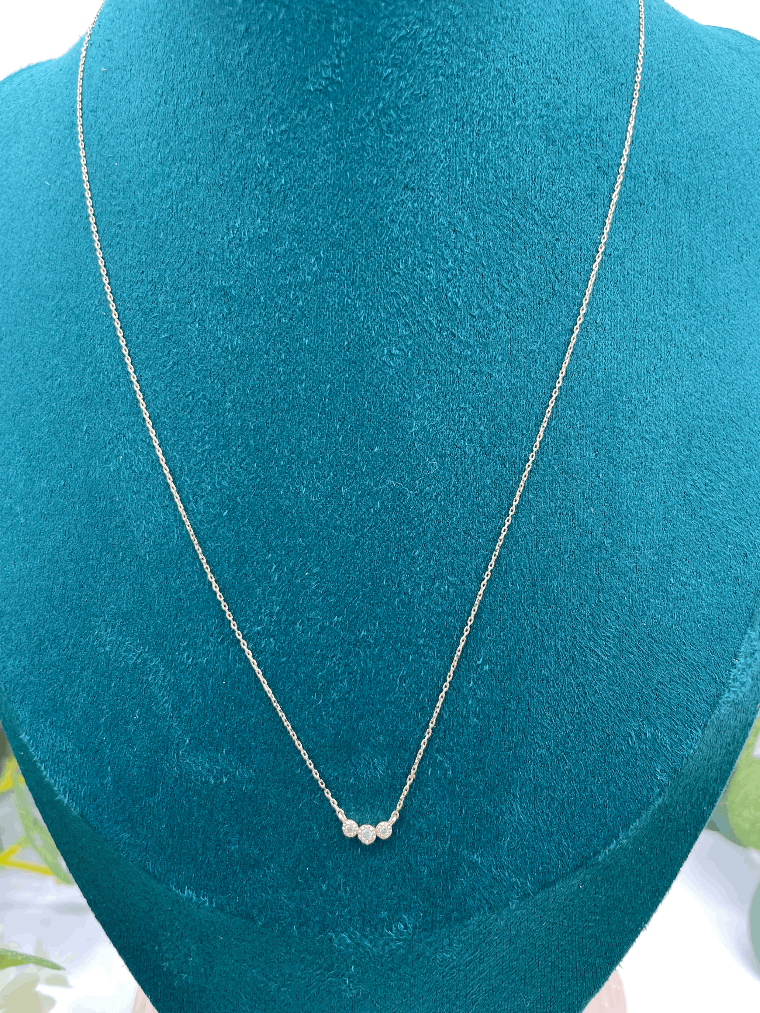 Elegant Diamond Pendant Necklace in 10k Gold