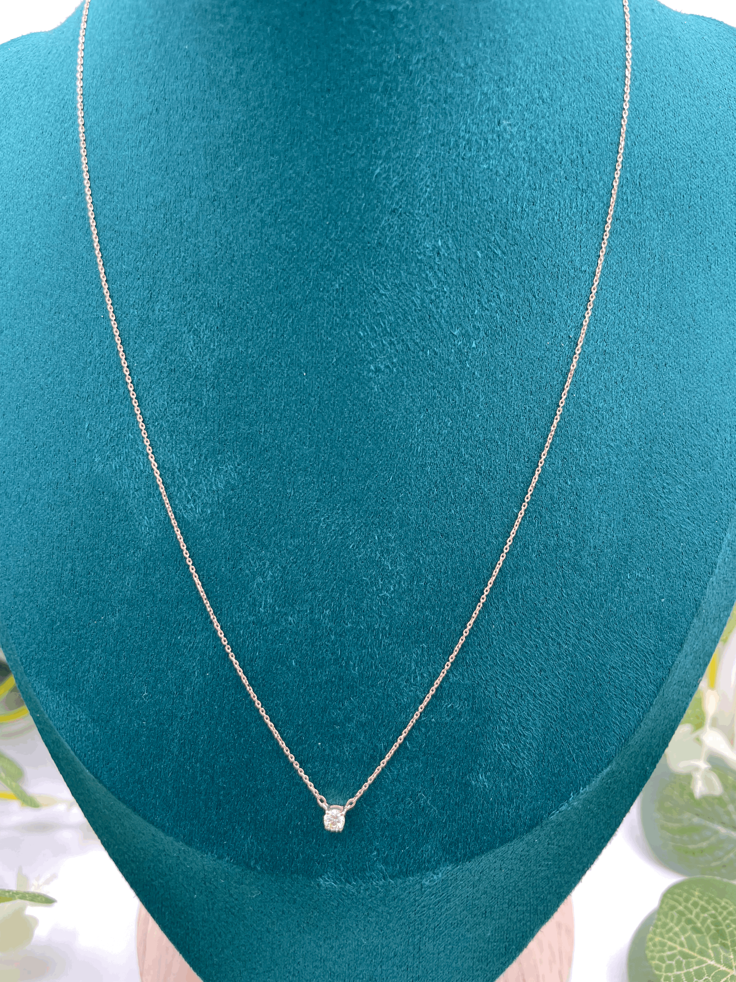 Exquisite Diamond Pendant in 18k Gold