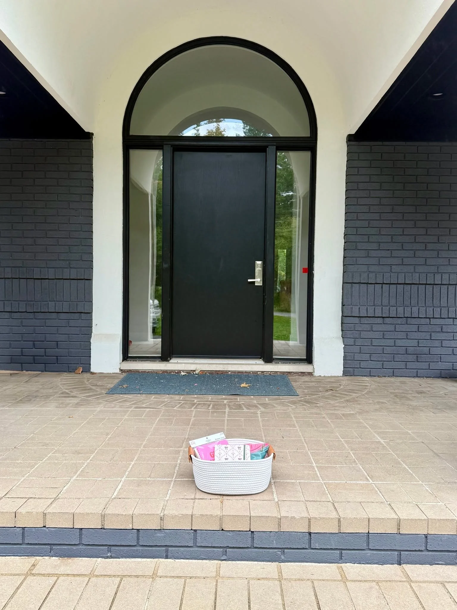 ✨The Sisterhood of the Traveling Tiles: Stop 1 ✨

For our very first stop, we decided to keep the tiles close to home and pass them along to one of our biggest supporters. 💕

We had the pleasure of teaching her how to play Mahj - and then teaching h