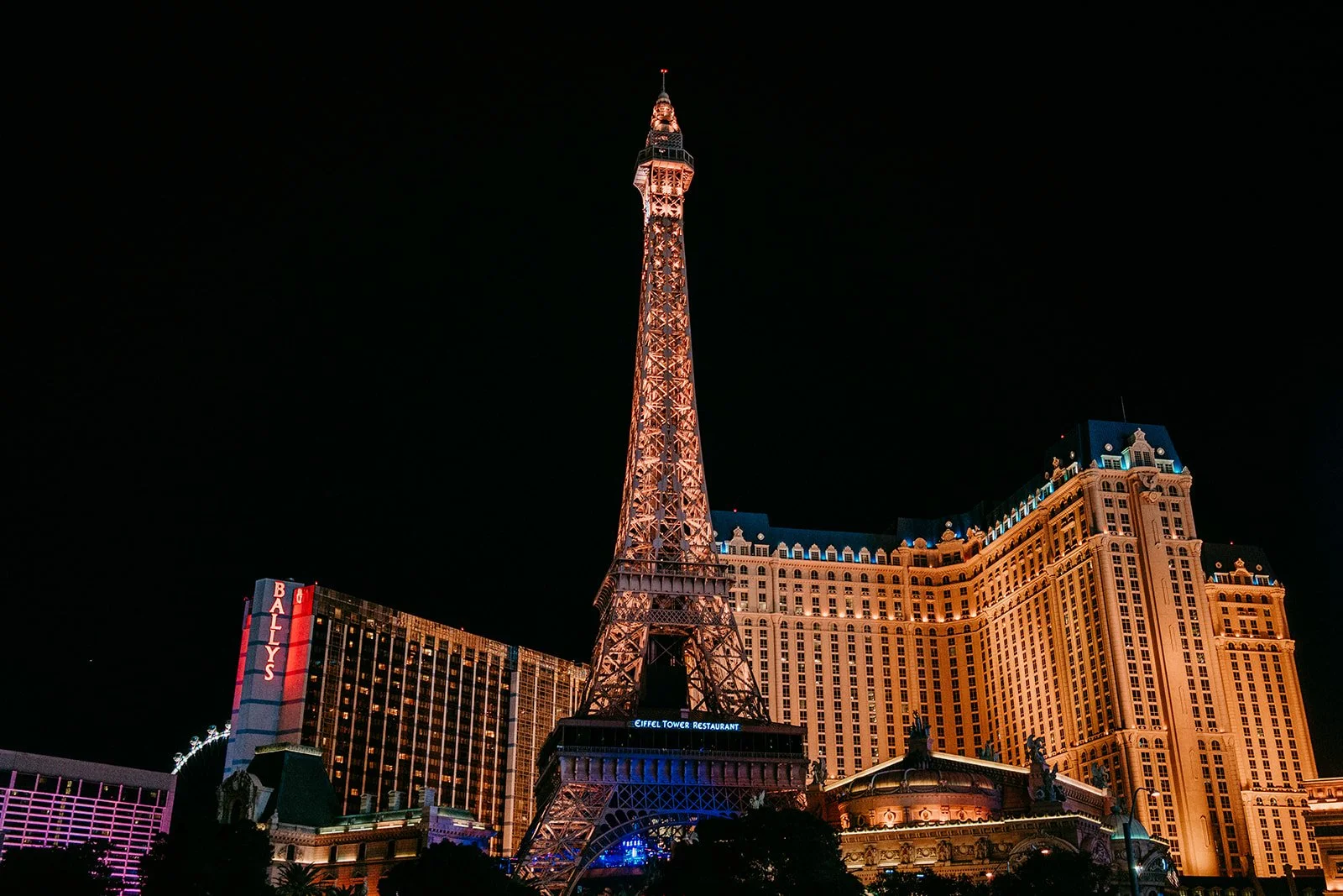 las-vegas-elopement-photography-weddings-by-qay58.jpg