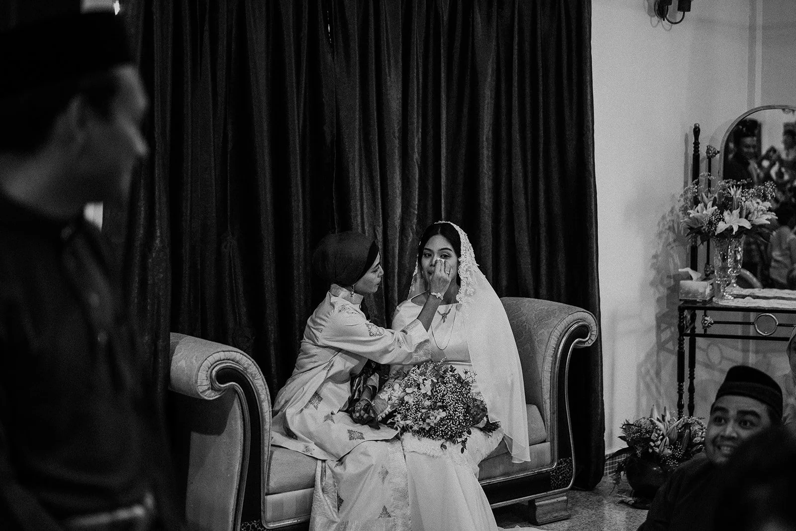 wedding-ceremony-emotion-mother-bride-tear-weddings-by-qay