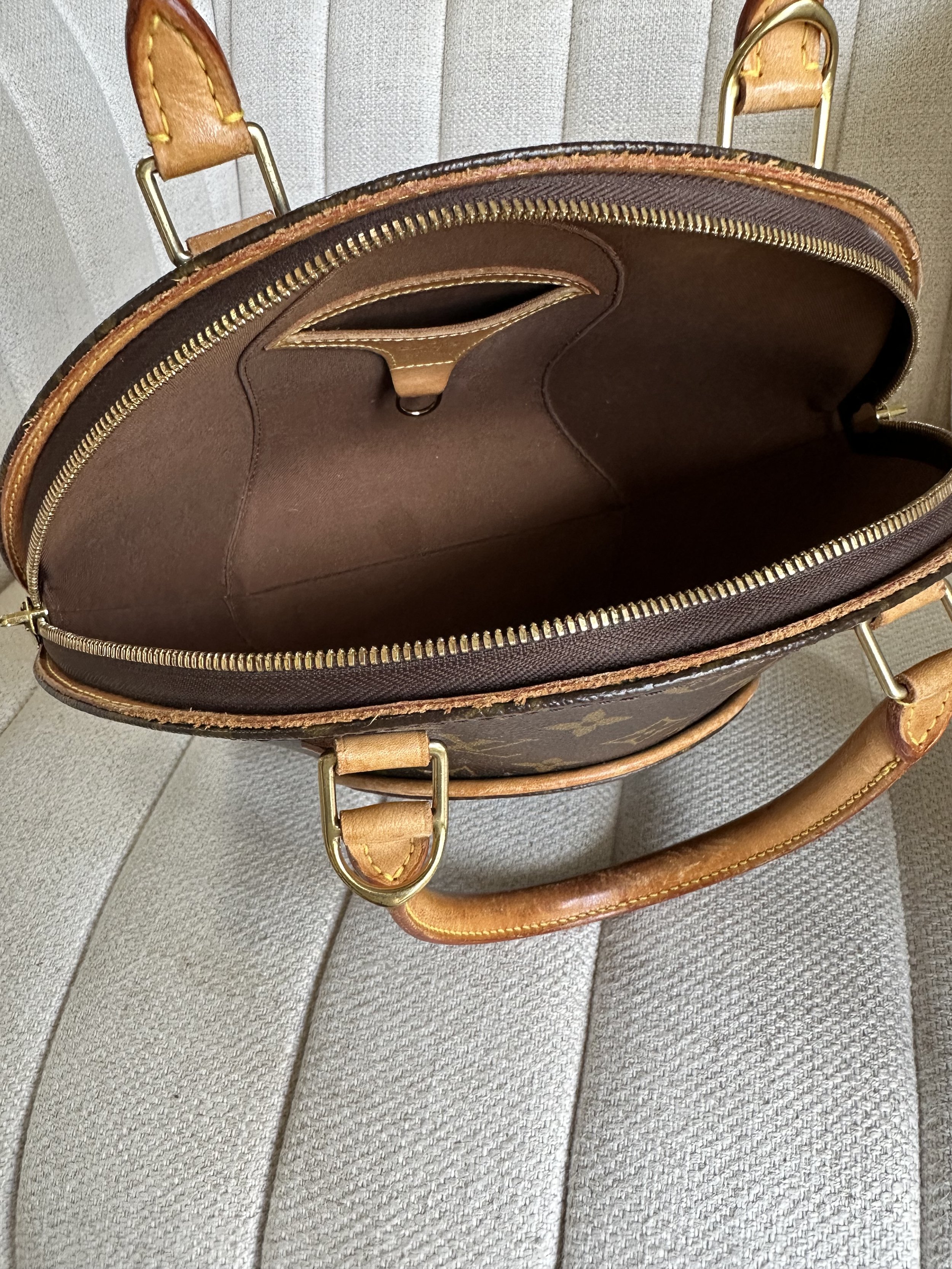 Louis Vuitton Ellipse PM open view, chocolate interior lining