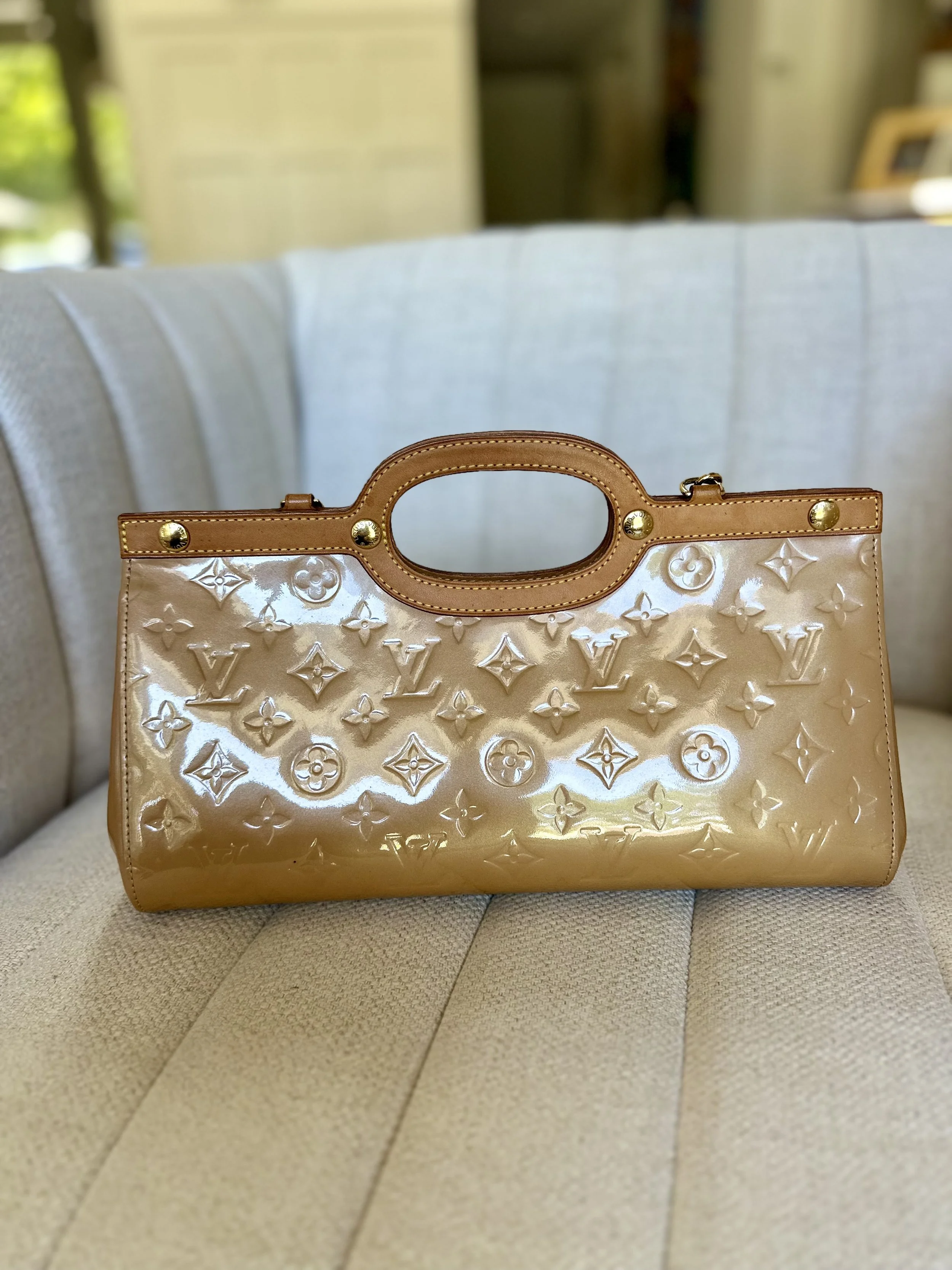 Louis Vuitton Roxbury Drive top handle cutaway detail
