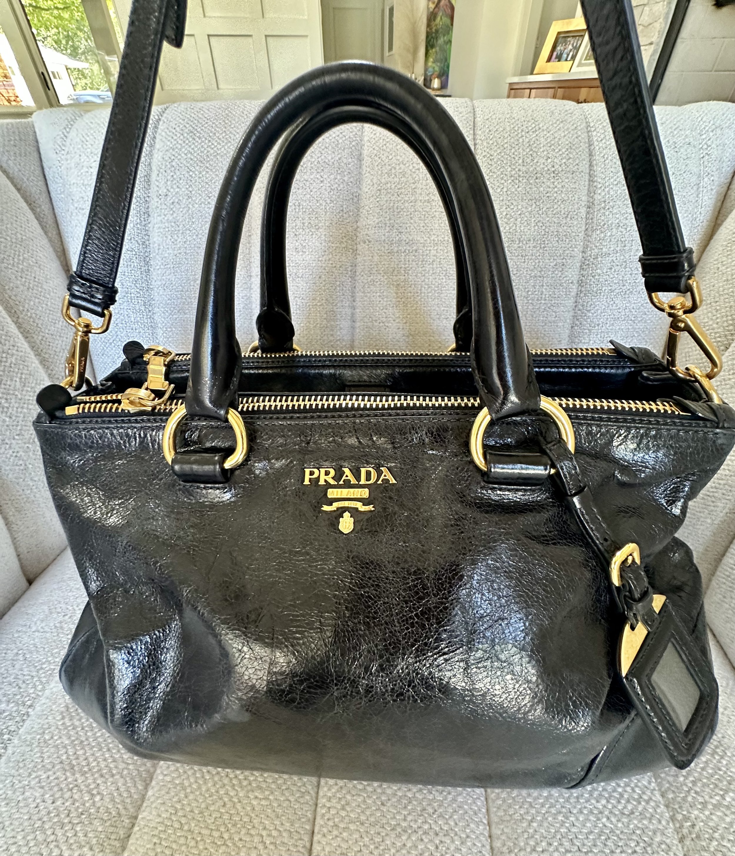 Authenticated Prada Vitello Shine Double Zip Satchel nero black gold tone hardware PRADA logo plate shoulder strap
