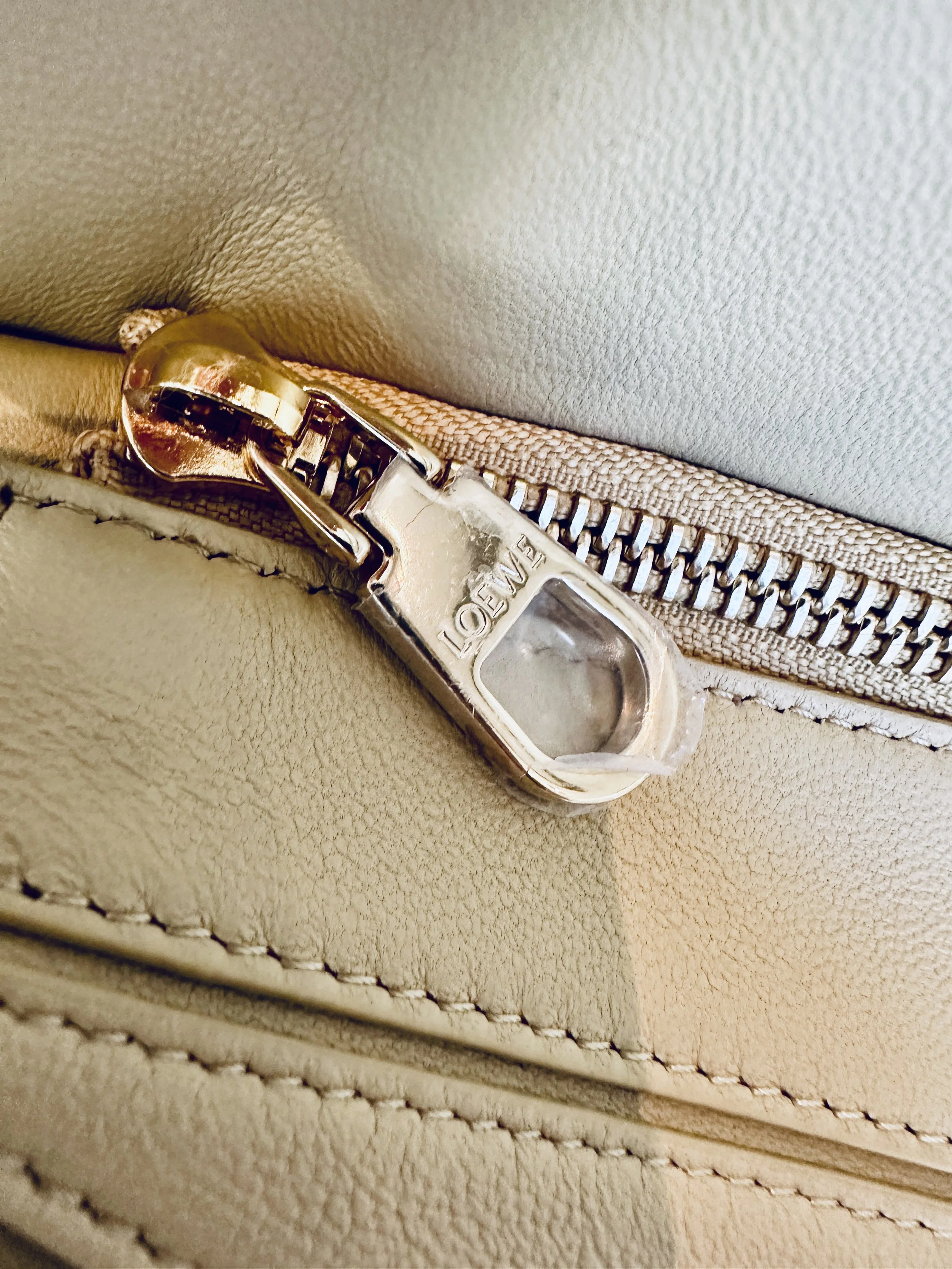 Loewe Puzzle bag zip pull, LOEWE engraved hardware detail