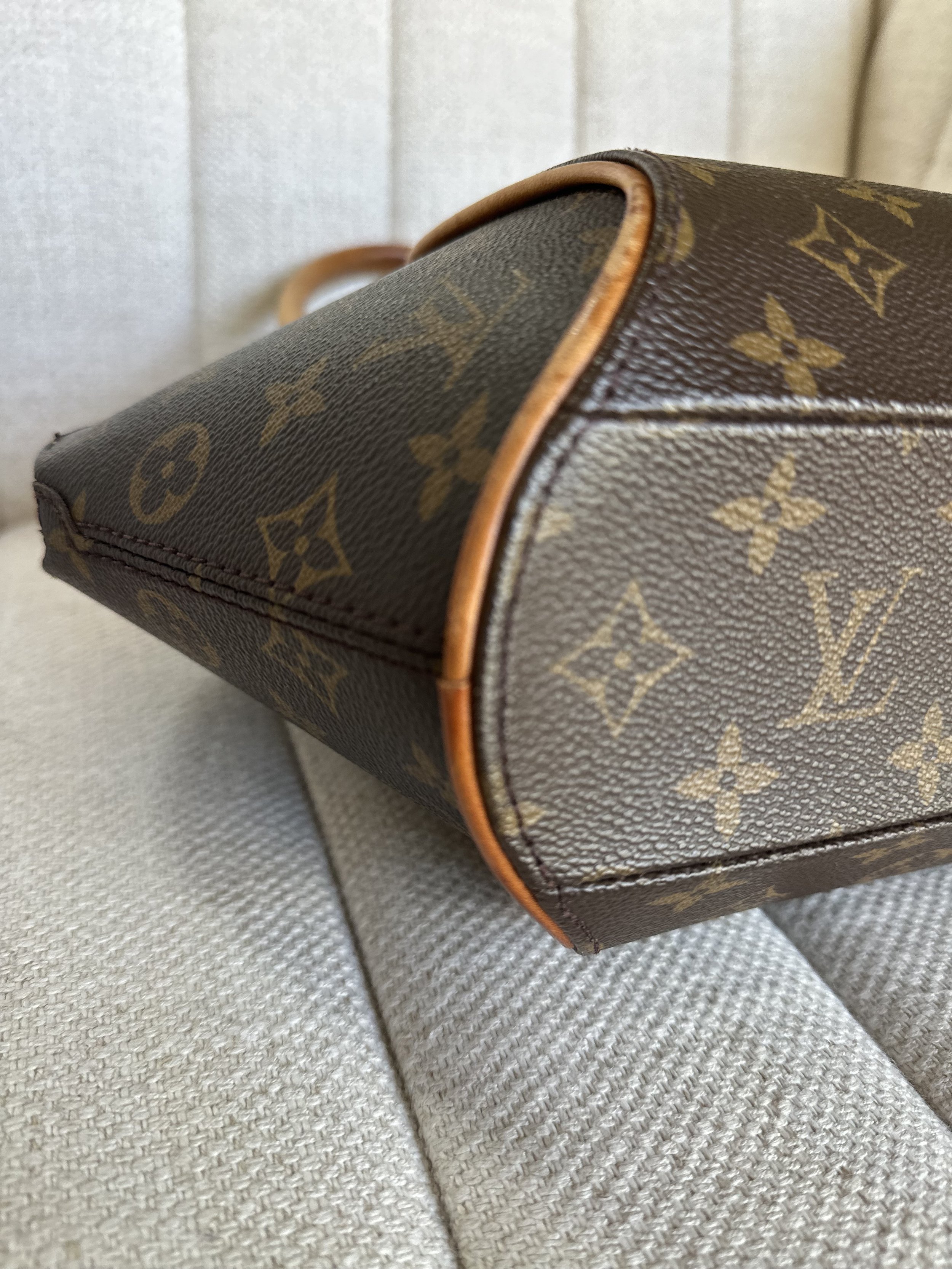 Louis Vuitton Ellipse PM corner view, rounded structured shape