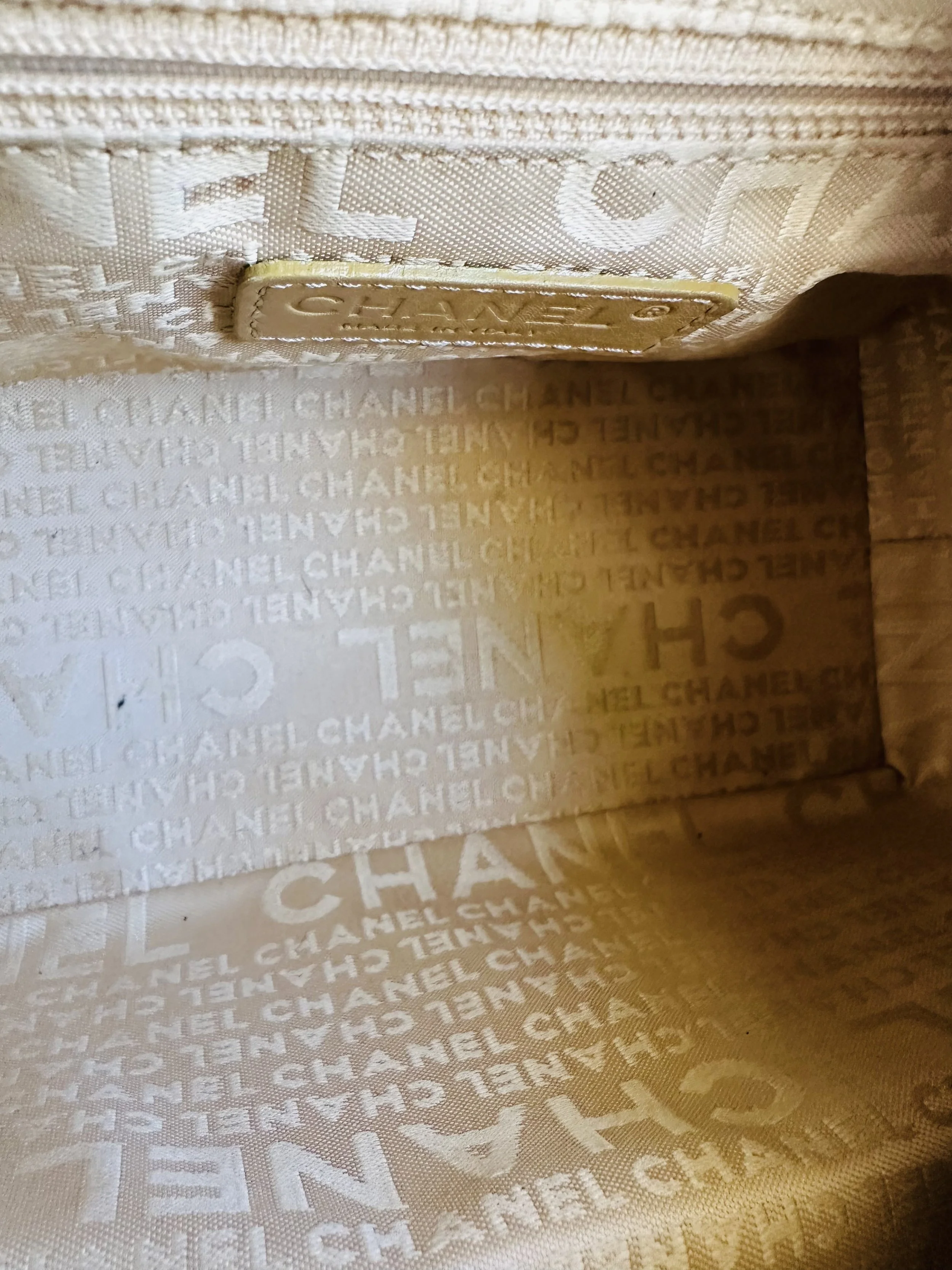 Chanel shoulder bag interior logo jacquard lining