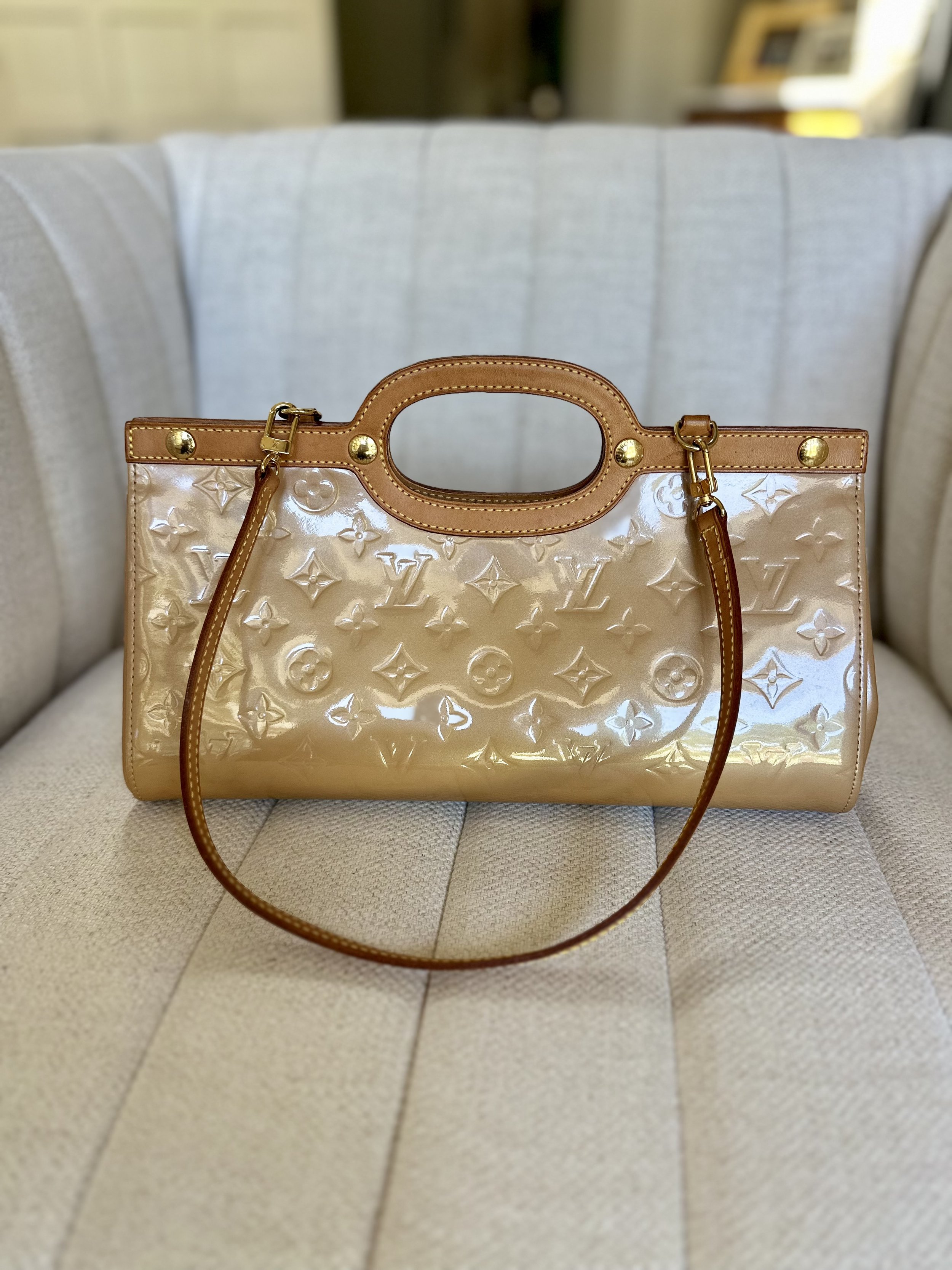 Louis Vuitton Roxbury Drive shoulder strap detail