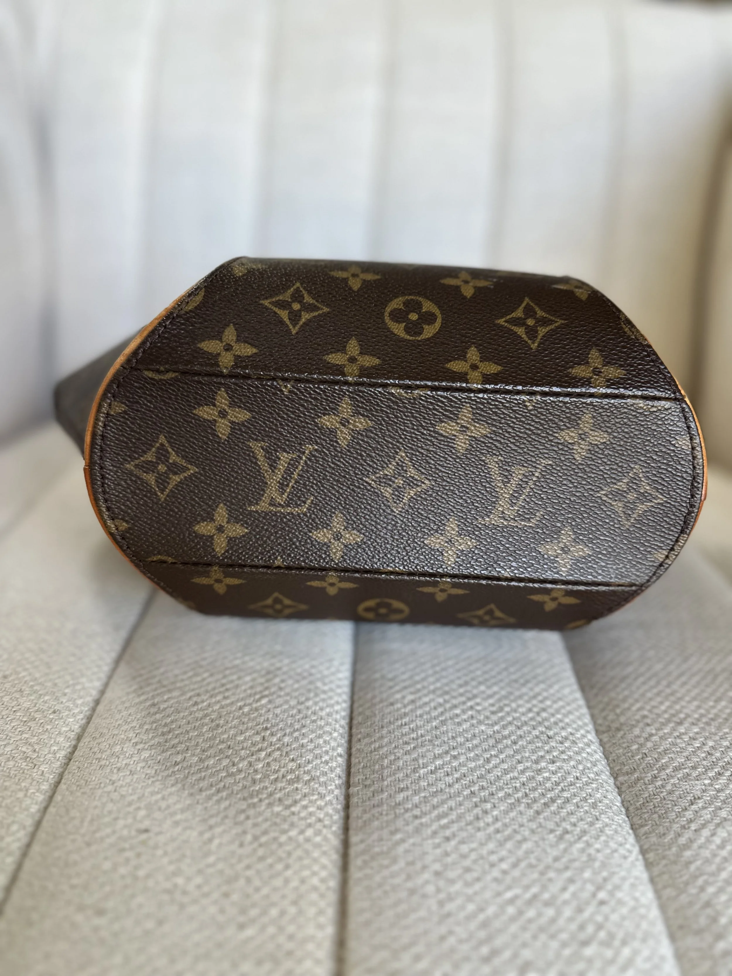 Louis Vuitton Ellipse PM base view, rounded structured shape
