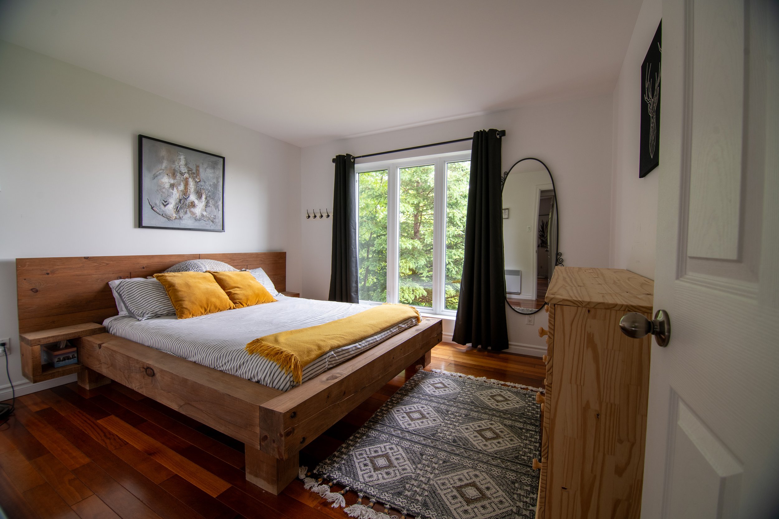 Charlevoix Main bedroom-.jpg