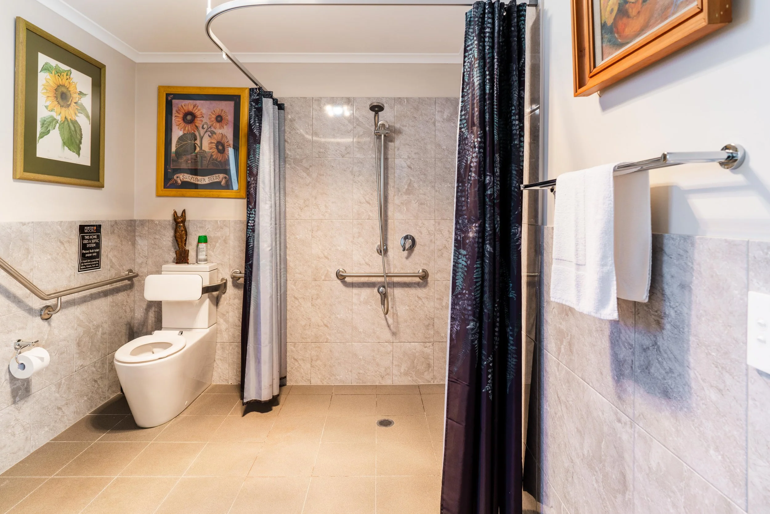Palm Bathroom.jpg