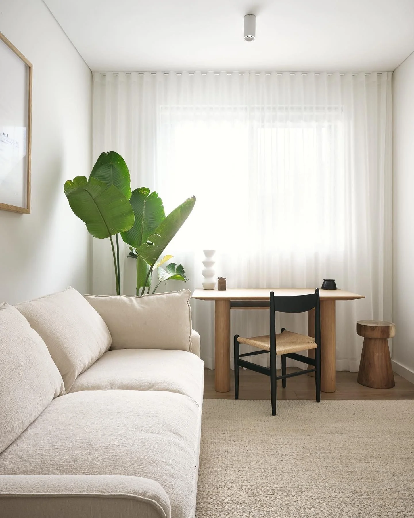 Working from home never felt so tranquil 🌱by @belle.trovato.design featuring @draperly curtains 📷 aamindosnaps.

#WorkingFromHome #TranquilSpaces #HomeOfficeInspo #InteriorDesignGoals #WFHvibes
