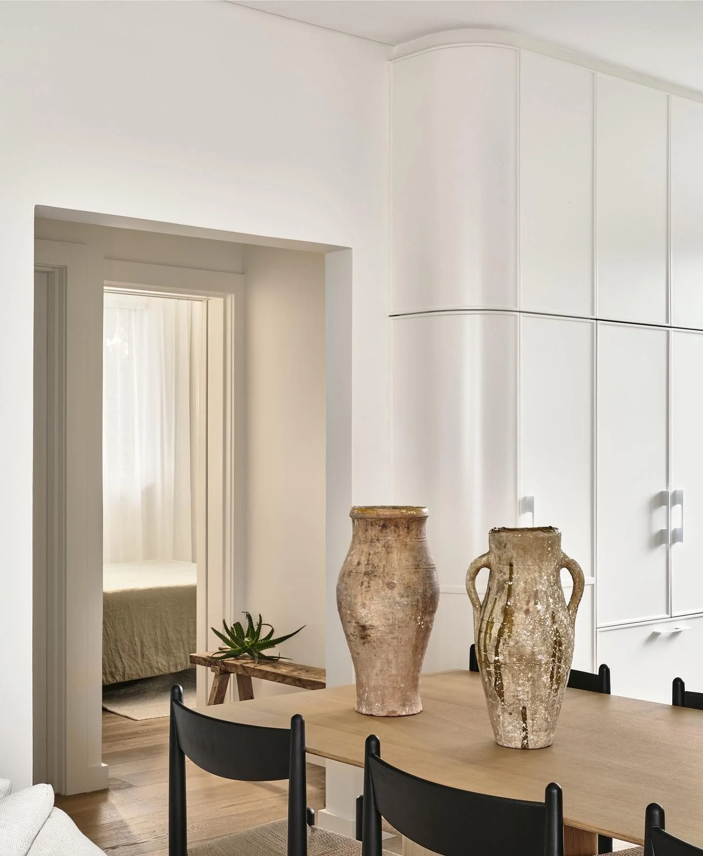 Cool, calm, and collected vibes by @belle.trovato.design. Peek through to see the elegant touch of @draperly curtains.

#InteriorDesignInspo #DesignerStyle #WindowTreatments #ElegantDecor #HomeRenovation