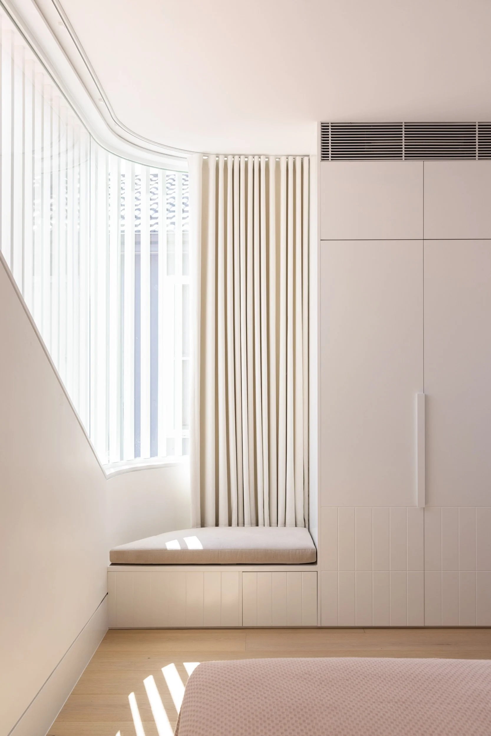 _MODIFY_glenayr_bedroom+window+seat.jpg