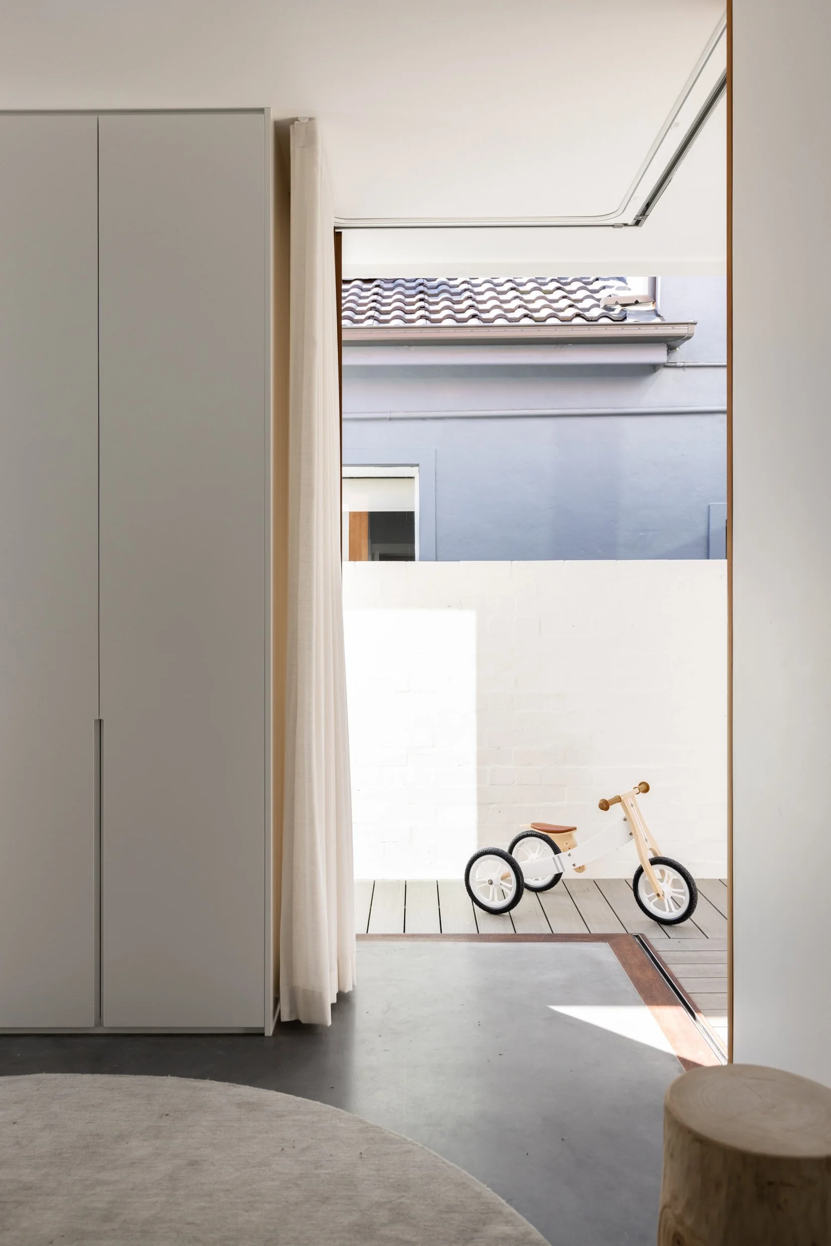 MODIFY_glenayr_bedroom+door.jpg
