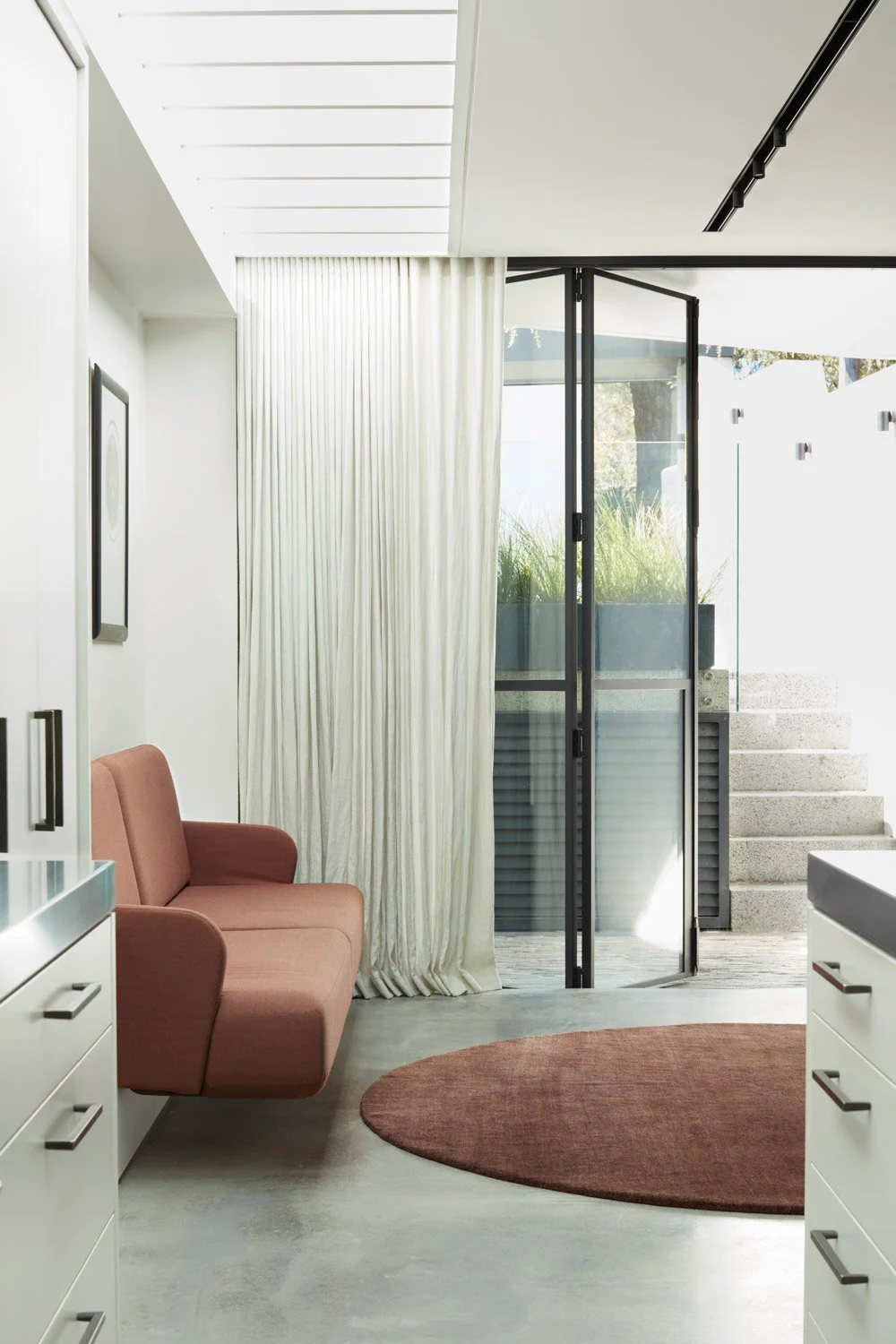 Modify-Regent-Back-Living-4102+2.jpg