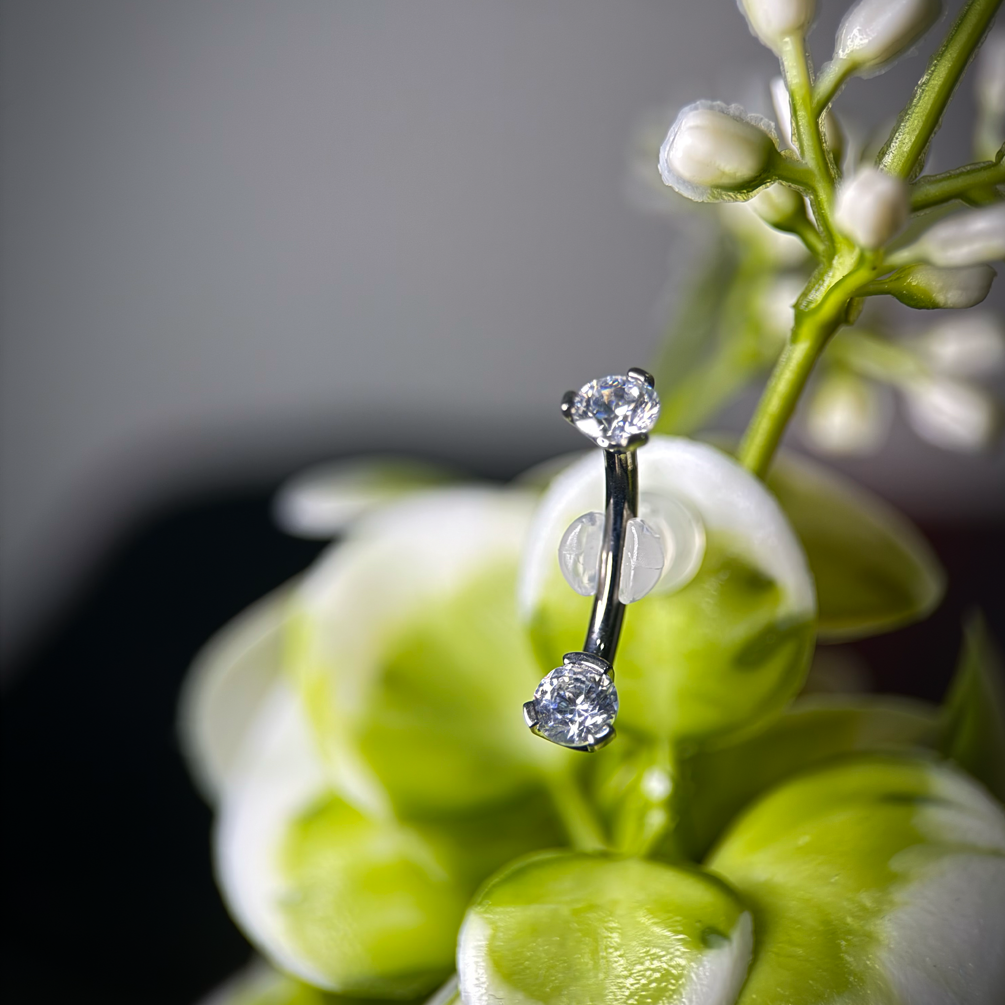 Prong Set CZ Navel Curve (4mm stone)