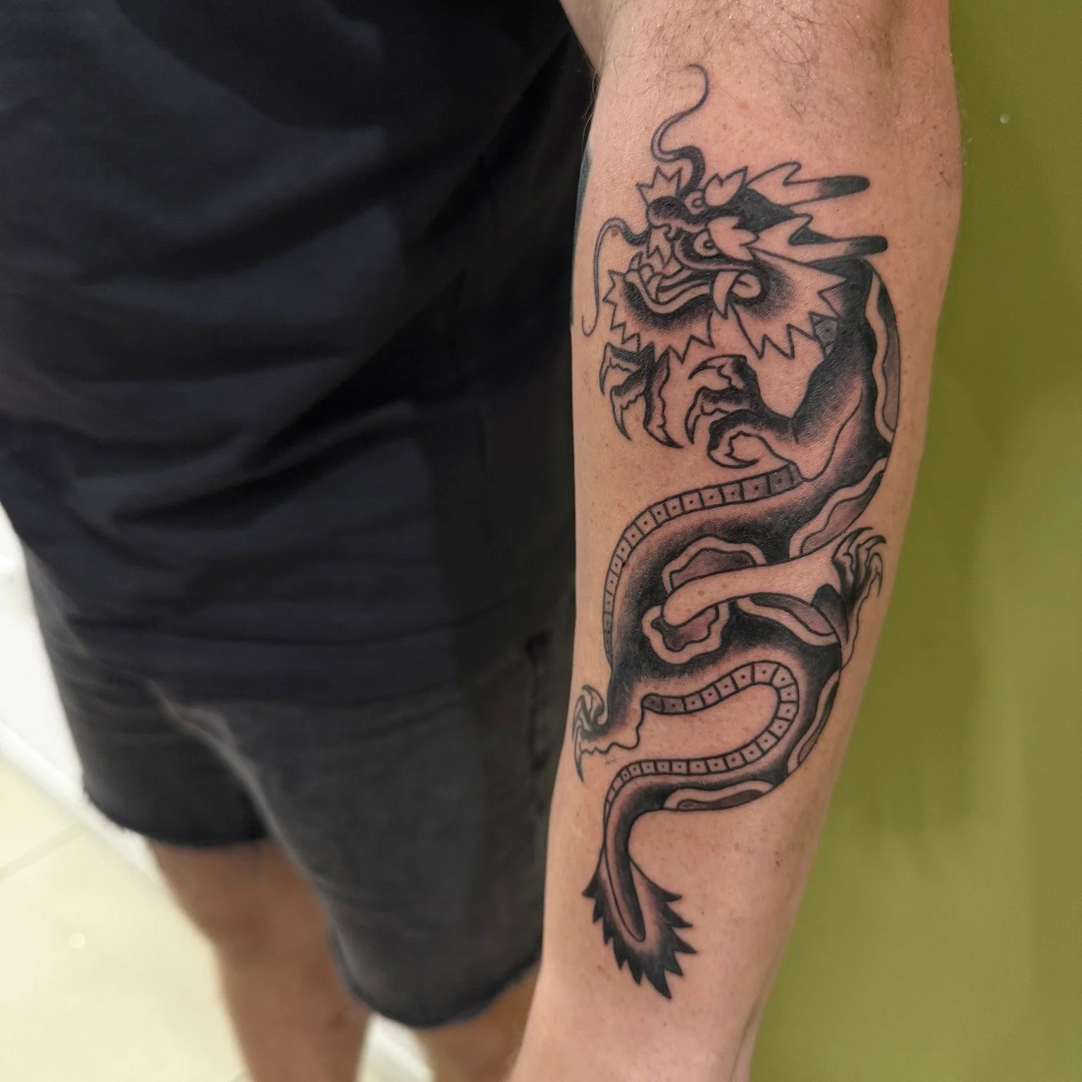 @jacksmith_hsc working his tattoo magic once again with this dragon!🐉
For bookings and enquiries, send us an email or visit our website!
All links in bio
📧 broadwaytattoosyd@gmail.com
☎️ 02 9552 2077

.
.
.
#tattoo #broadwaytattoo #broadwaytattoogl