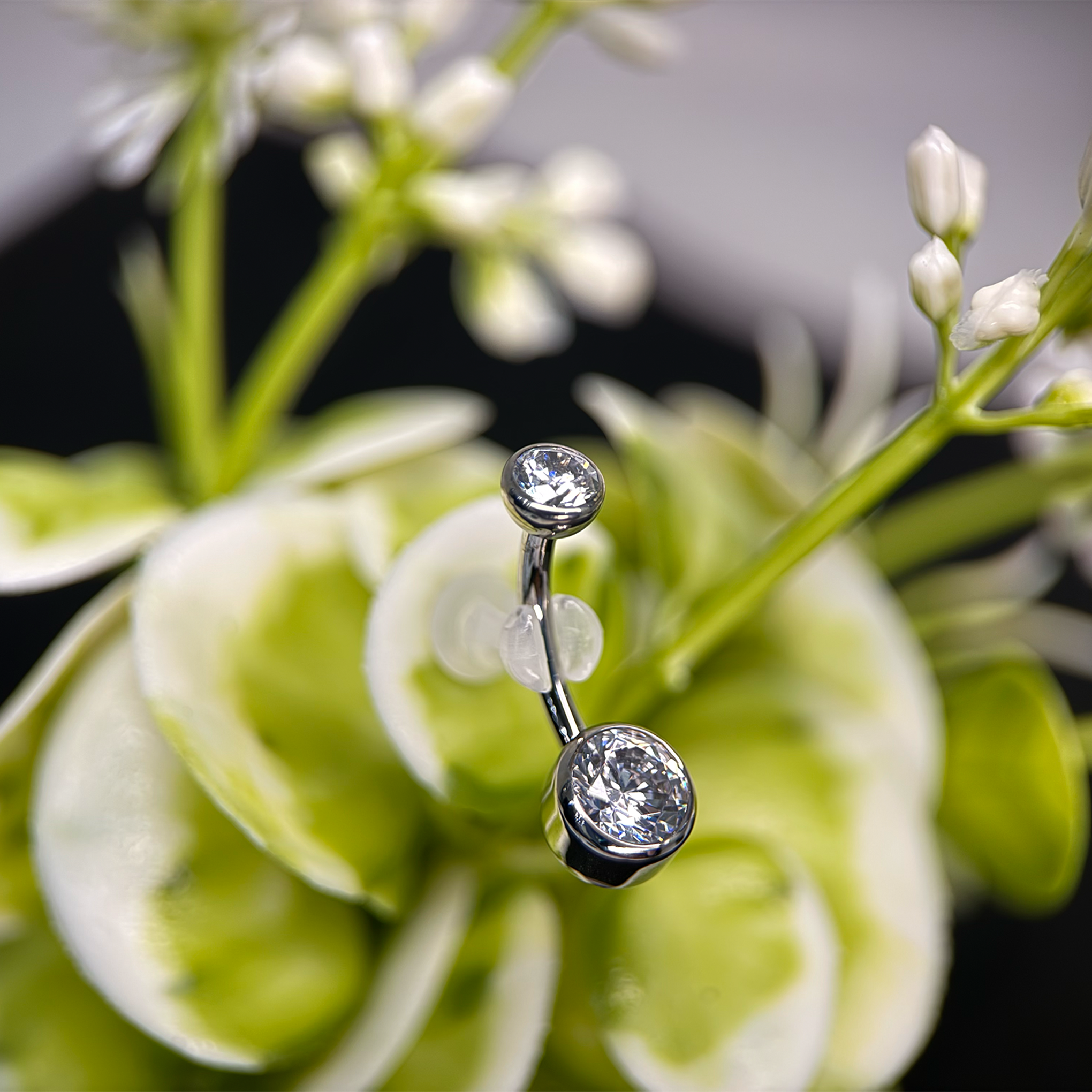 Bezel Set CZ Navel Curve (6mm stone)