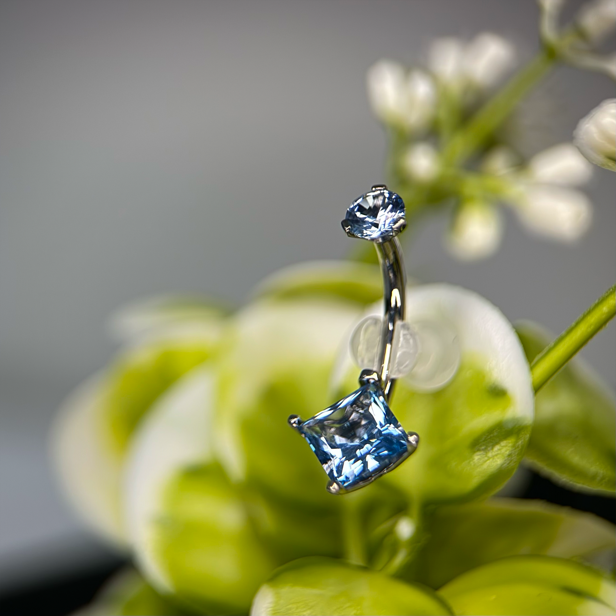 Prong Set CZ Navel Curve - Princess Cut