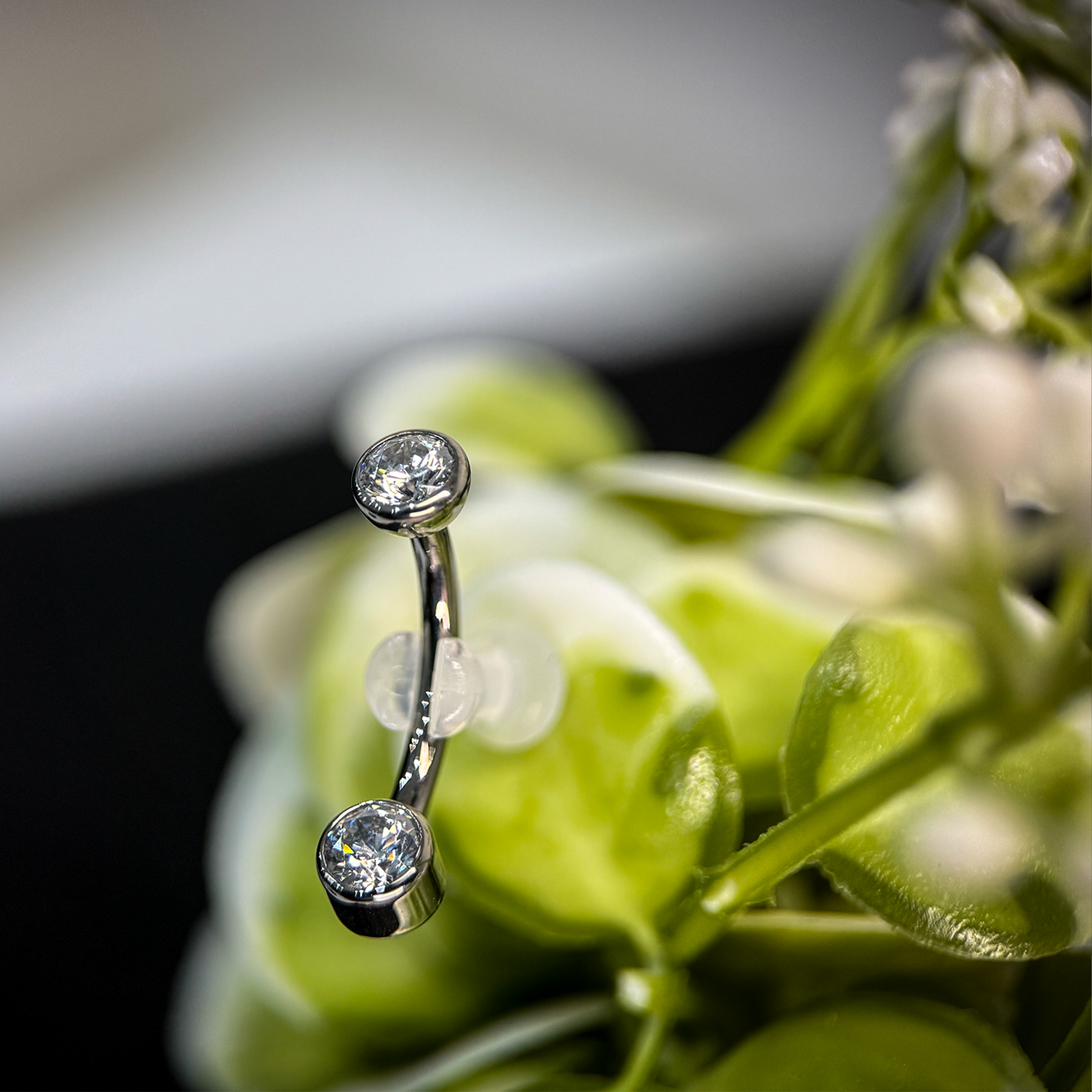 Bezel Set CZ Navel Curve (4mm stone)