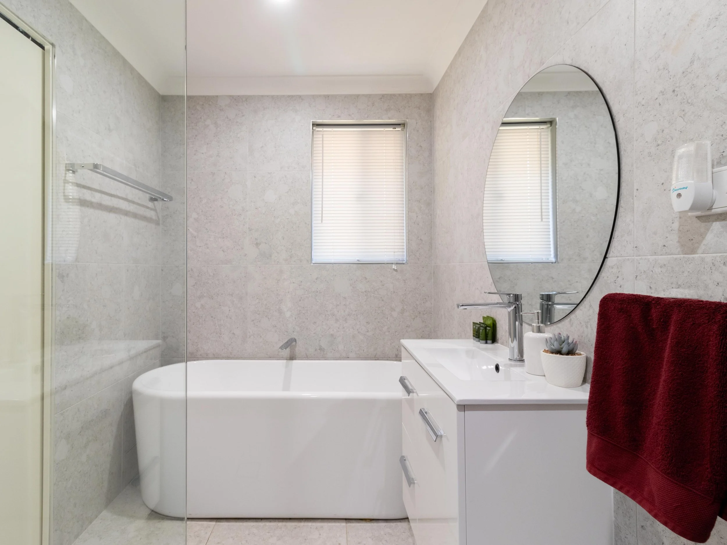 2nd bathroom.jpg