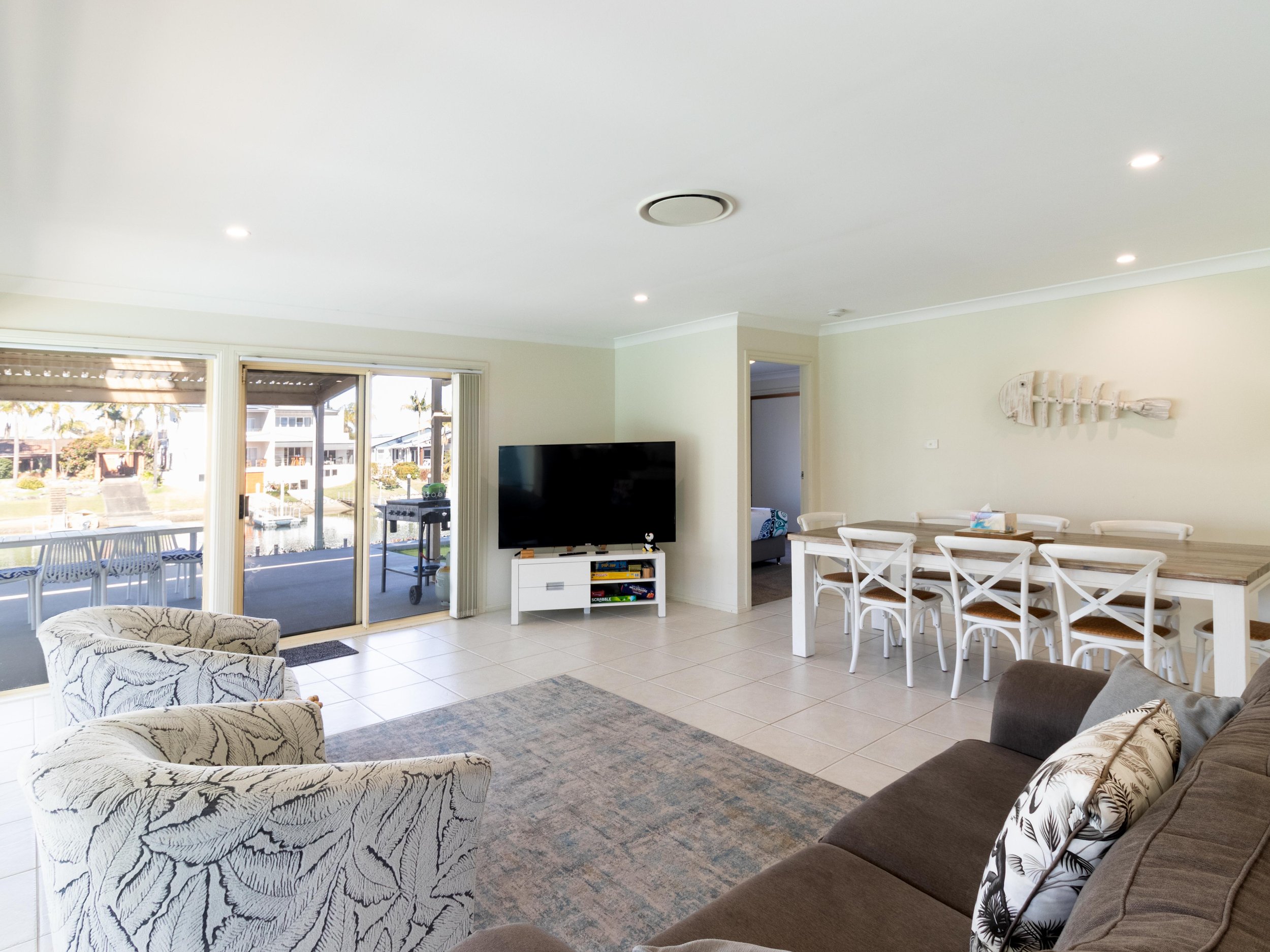 Living area 2.jpg