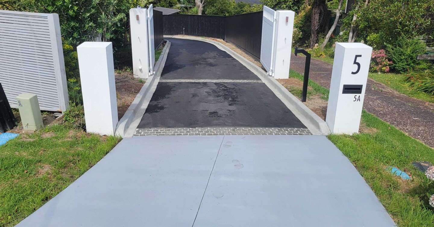 From removing the surrounding vegetation to giving the final touches, we have a very happy homeowner with an amazing new driveway.

No mater what size driveway you have, and what material you would like it done in, EPIC360 can do it all.

If you&rsqu