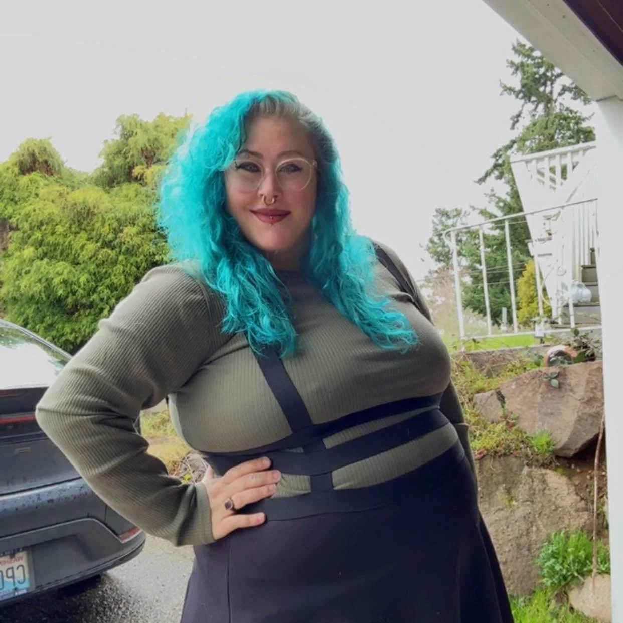 A woman with blue hair posing for a picture