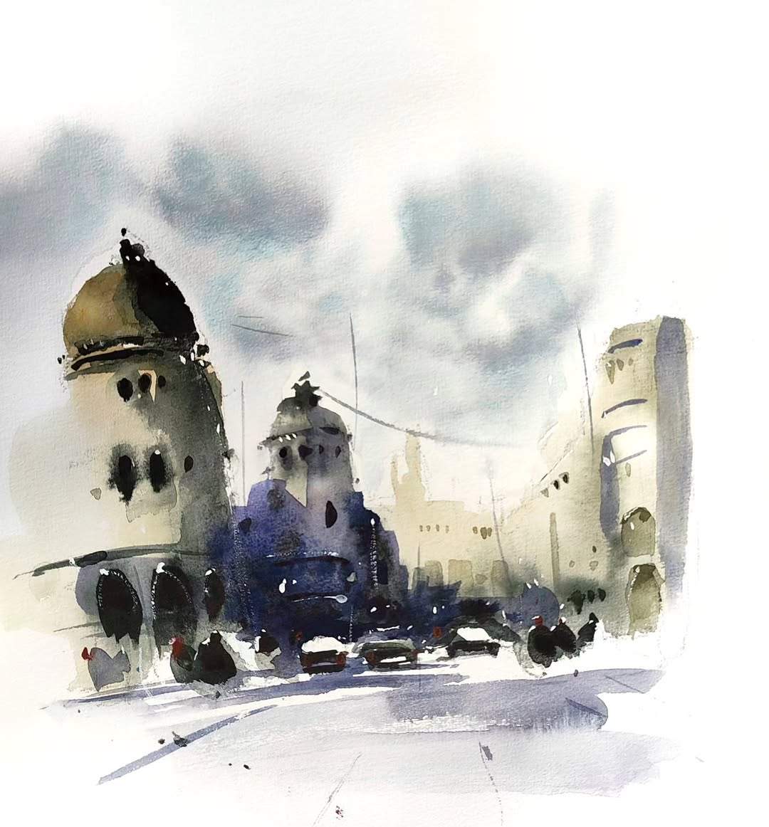 Peinture aquarelle représentant une vue urbaine avec des bâtiments anciens, un ciel nuageux et des voitures au premier plan.