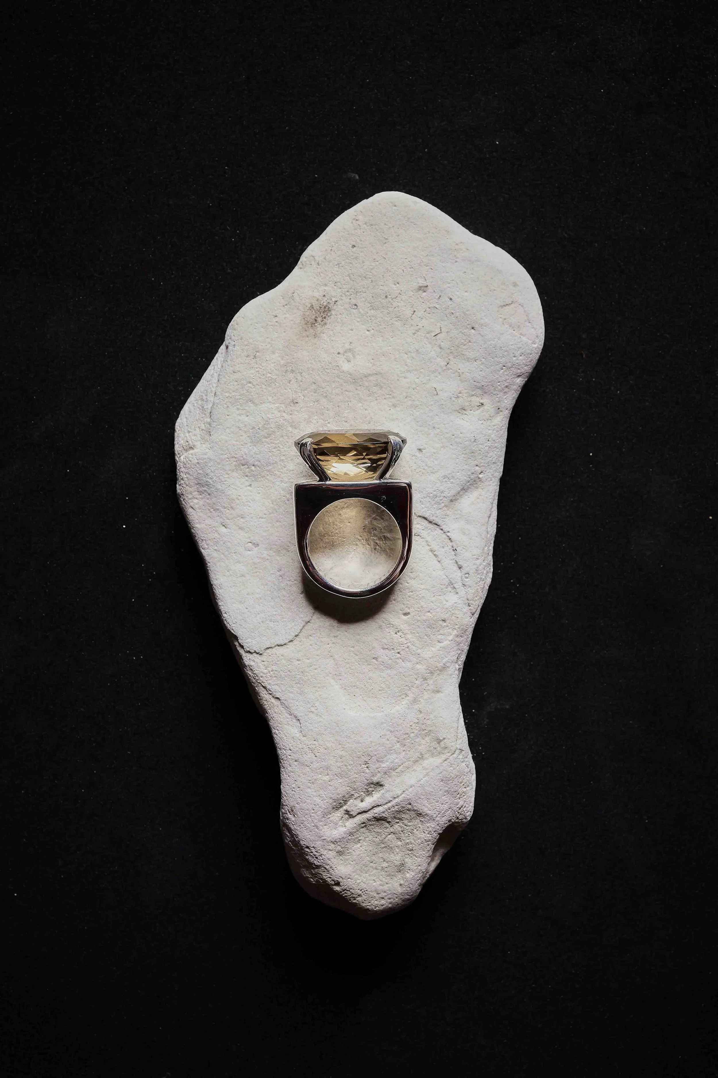 QUARTZ FUMÉ RING