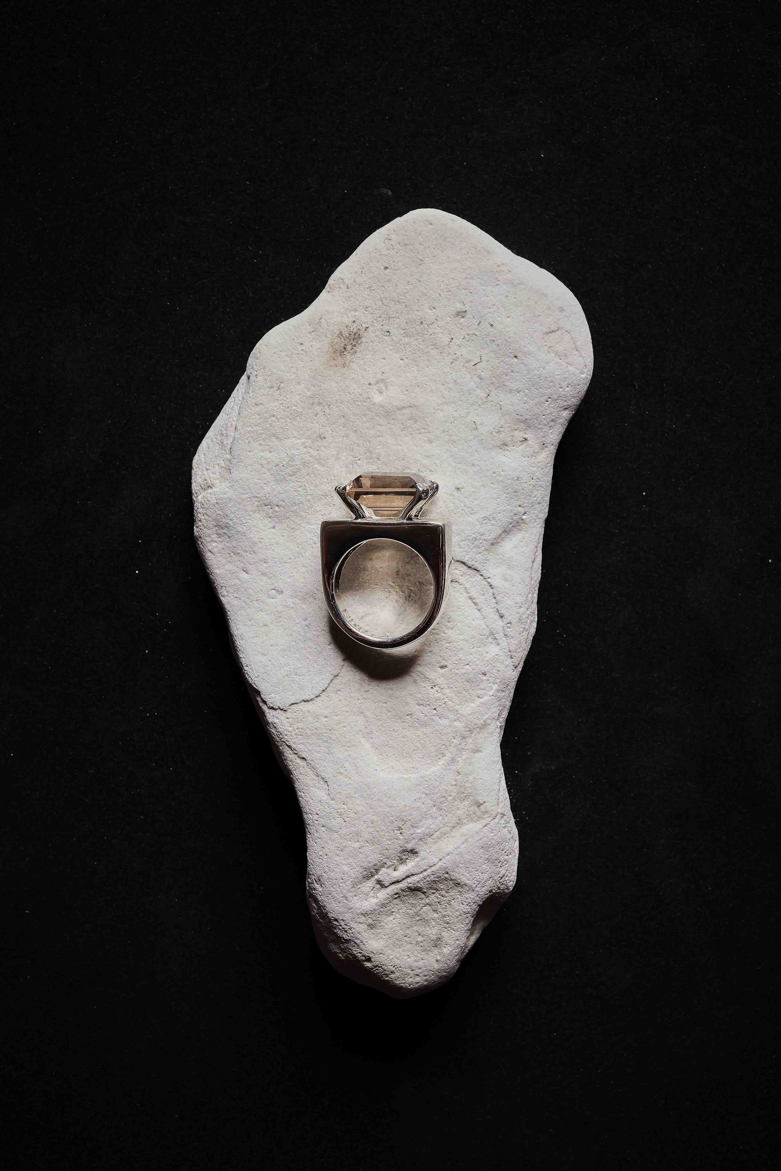 QUARTZ FUMÉ RING