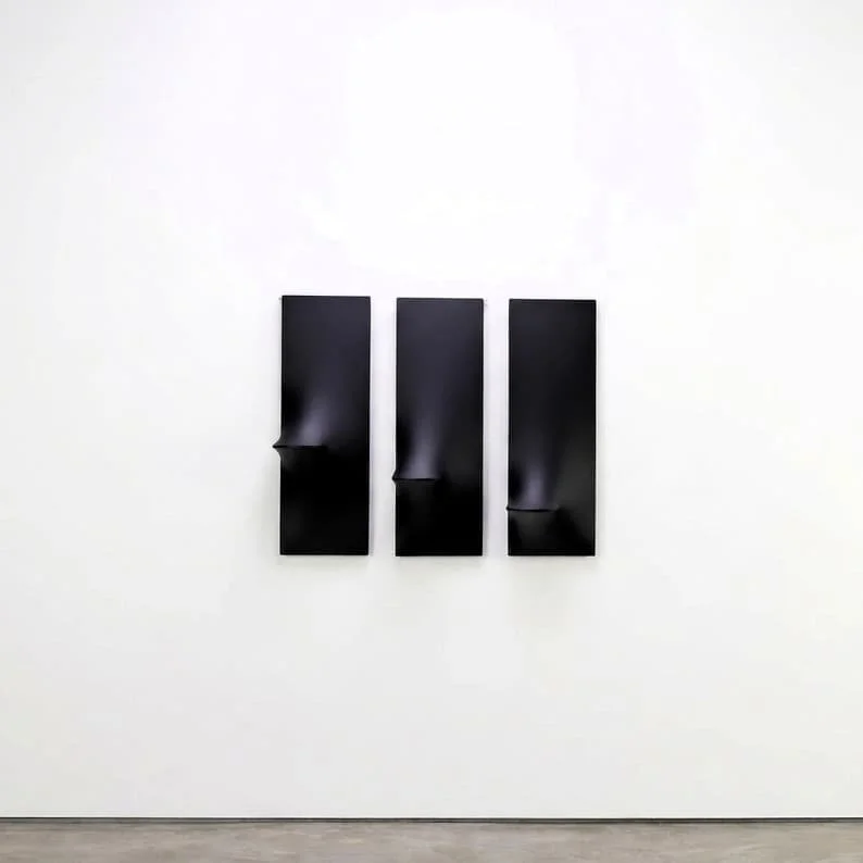  Black three-panel triptych extroflessed artwork, vertical format, acrylic on fabric, mixed media, bespoke parietal sculpture by Alessandro Butera Studio Italy for luxury hospitality, hotels and high-end architectural interiors