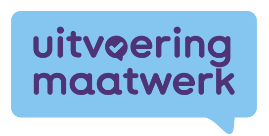Logo met de tekst 'uitvoering maatwerk' in paarse en blauwe kleuren, met een wisser in de letter 'v'.