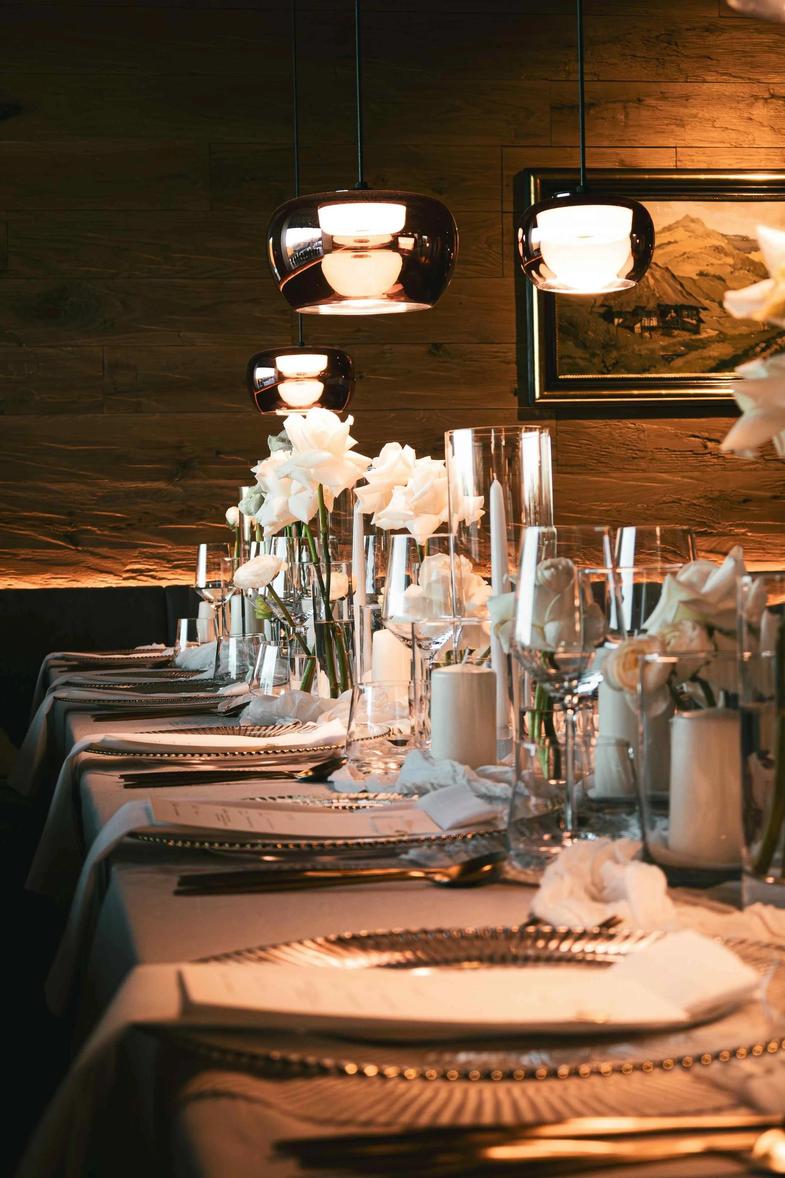 Aglowe table dinner