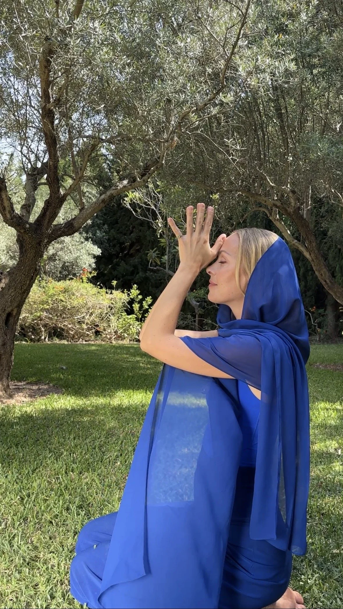 Guided Meditation with the best modern meditation teacher or guide. Find a sustainable way to deal with anxiety, stress and apathy. Come into a life changing routine and change our life for the better with meditation. Find help to deal with anxiety.