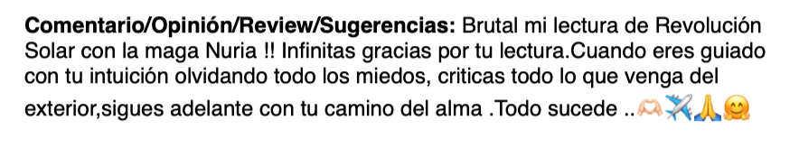 Comentario de revisión con texto motivacional y emojis de manos, oración y cara sonriente.