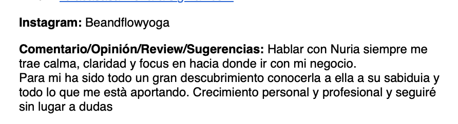 Texto en español que habla sobre una cuenta de Instagram llamada Beandflowyoga y una opinión positiva sobre hablar con Nuria, resaltando la calma, claridad y enfoque que trae, así como el crecimiento personal y profesional que se espera obtener.