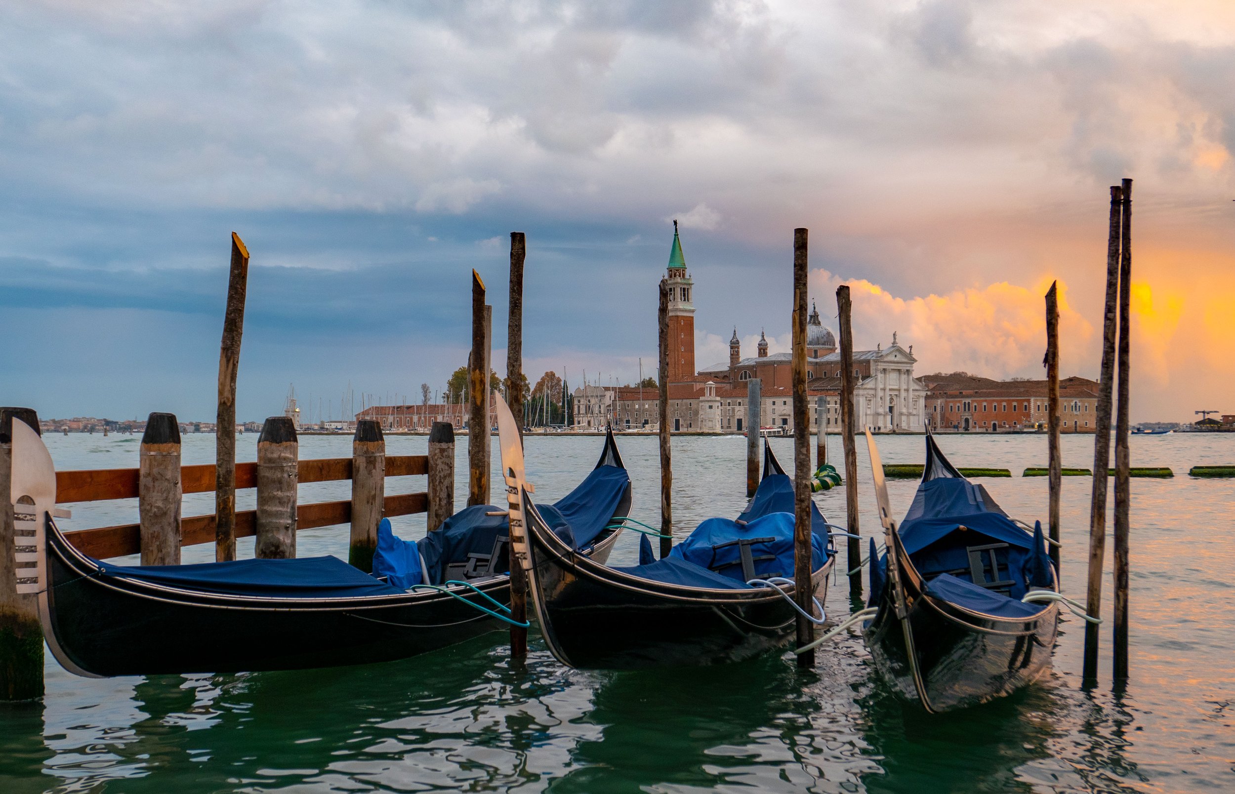 Gondolas_L1000347.jpeg