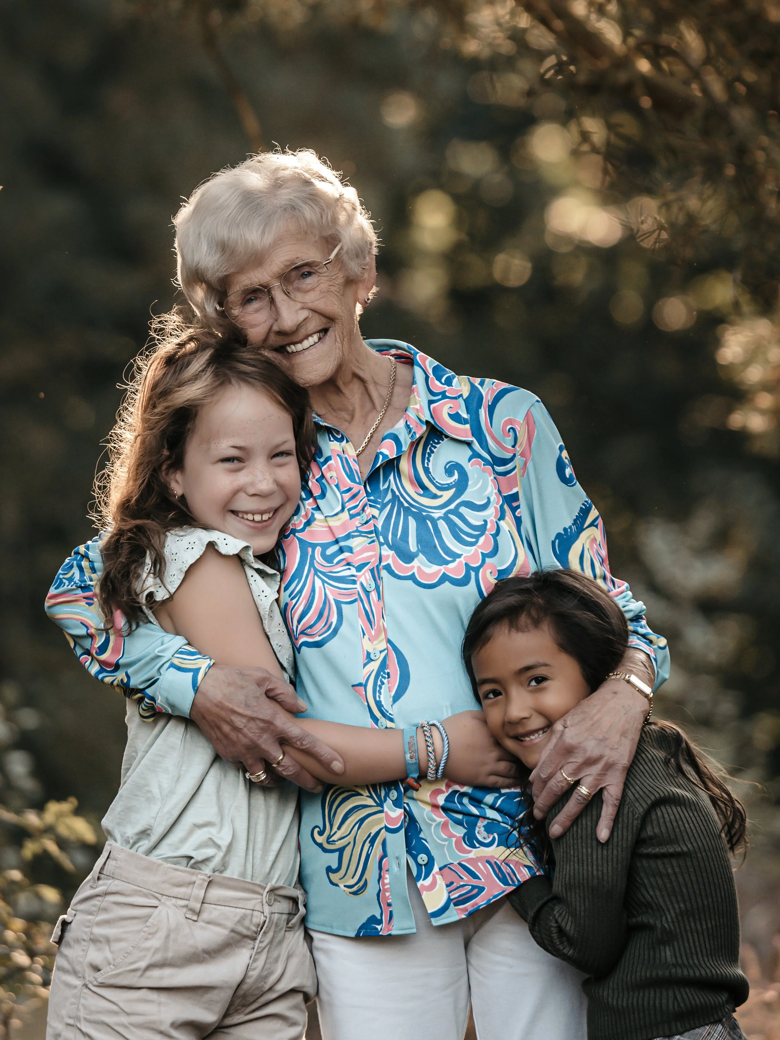 Gezinsshoot met overgrootoma op de heide bij het hulsbeek