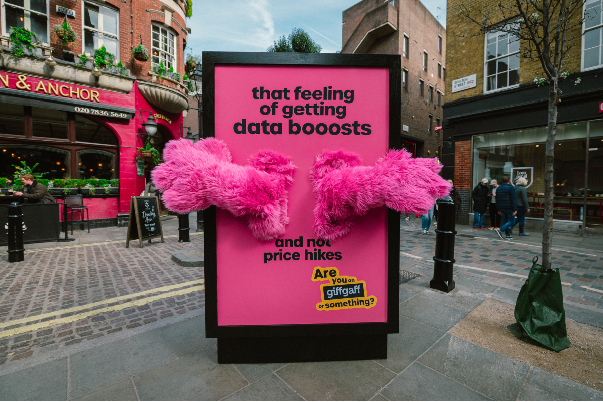 Pablo creates giffgaff “Huggable Poster” to spread joy in the face of competitor price hikes