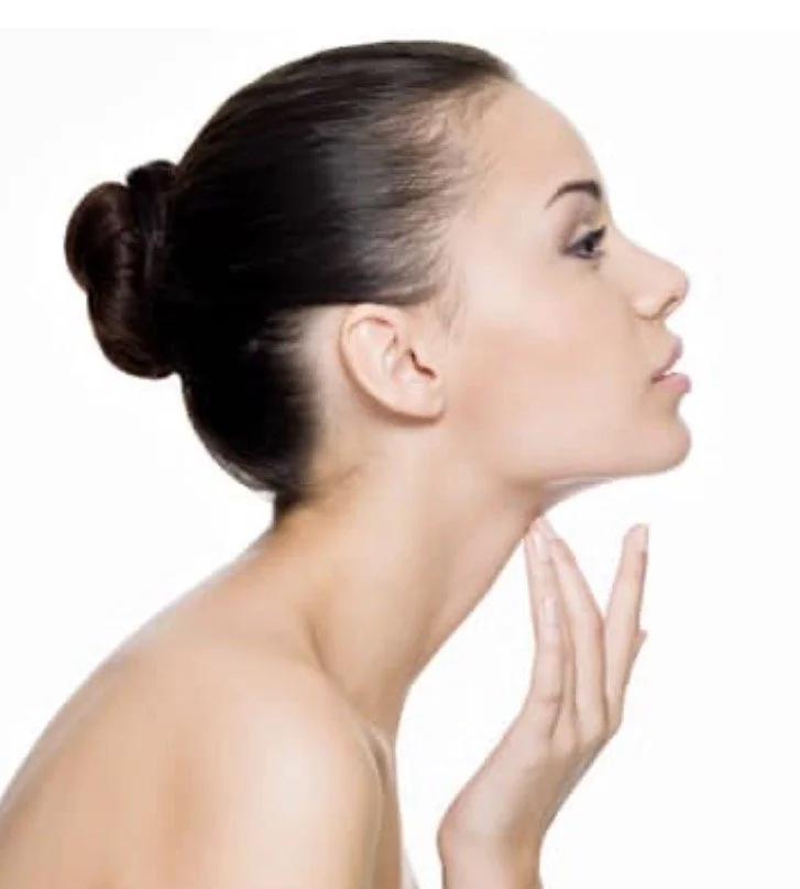 Necklift surgery in London by Dr Shaimaa Jamshidi FRCS.  Restoring a defined, youthful neck contour with minimal  scarring. Private clinic in Belgravia.
