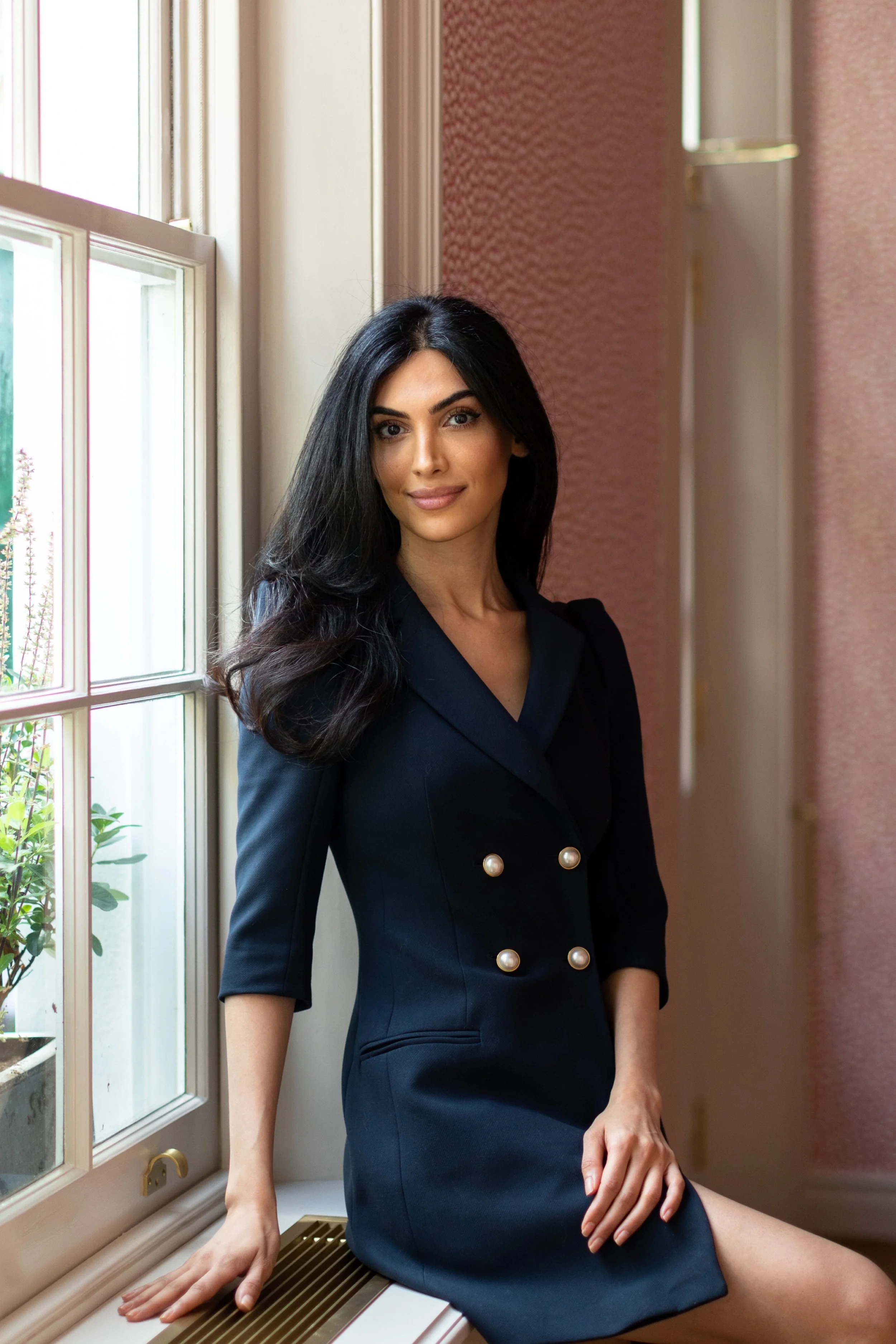 Dr Shaimaa Jamshidi | Facial Plastic Surgeon in London specialising in deep plane facelift, ponytail and scarless facelift, necklift and rhinoplasty.