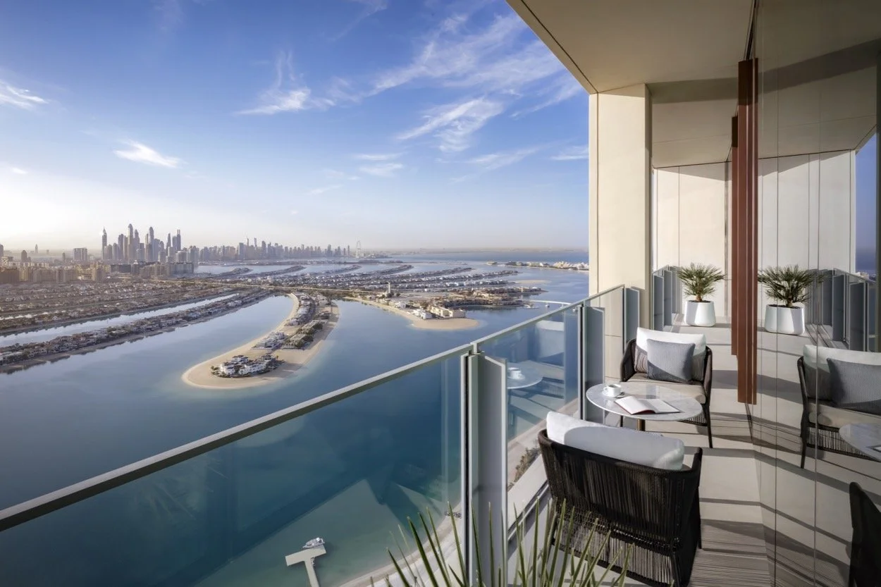 atr.juniorskyviewsuite-balconyview-mr.jpg