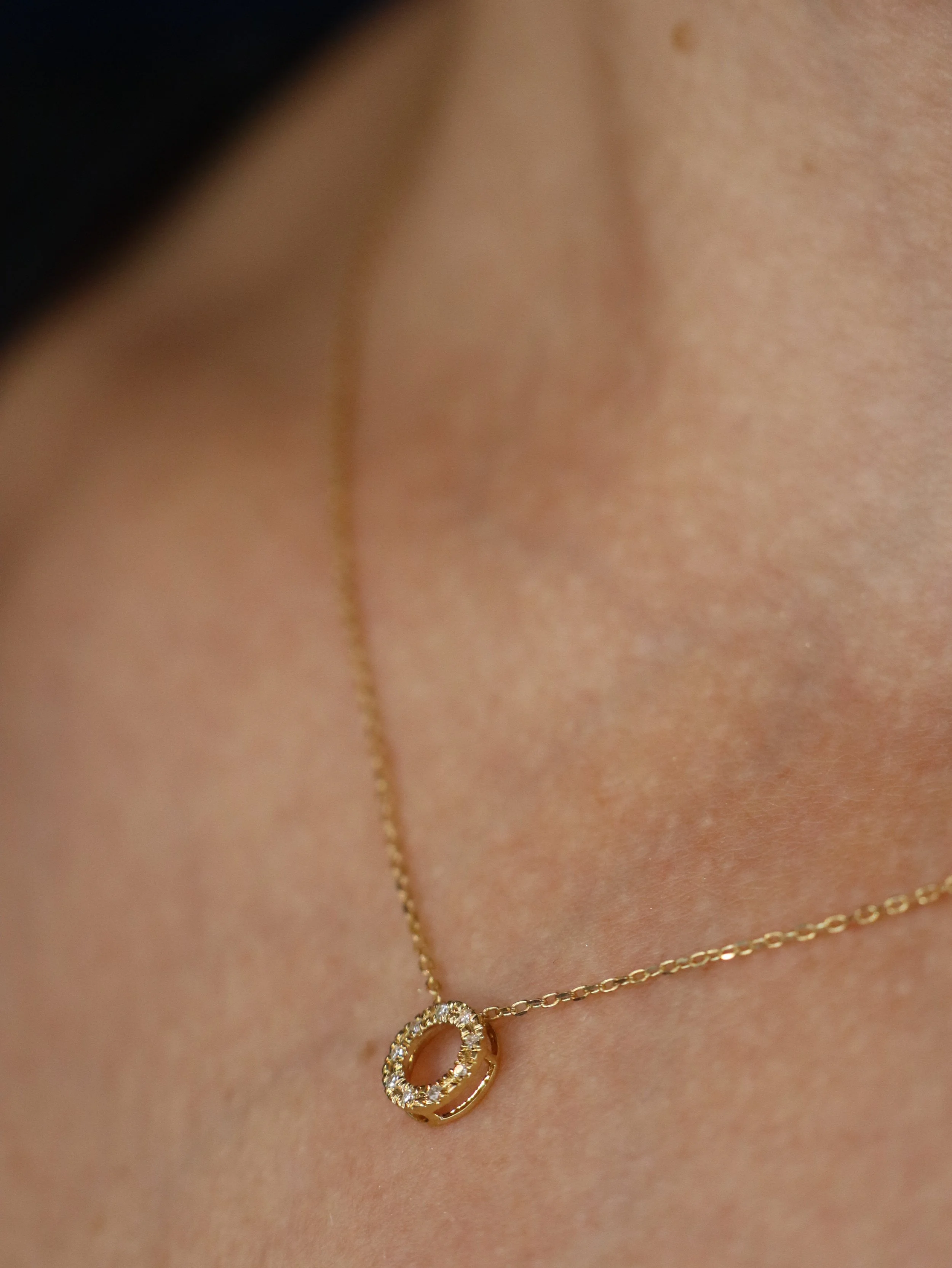 18kt Gold & Diamond 'O' Design Necklace