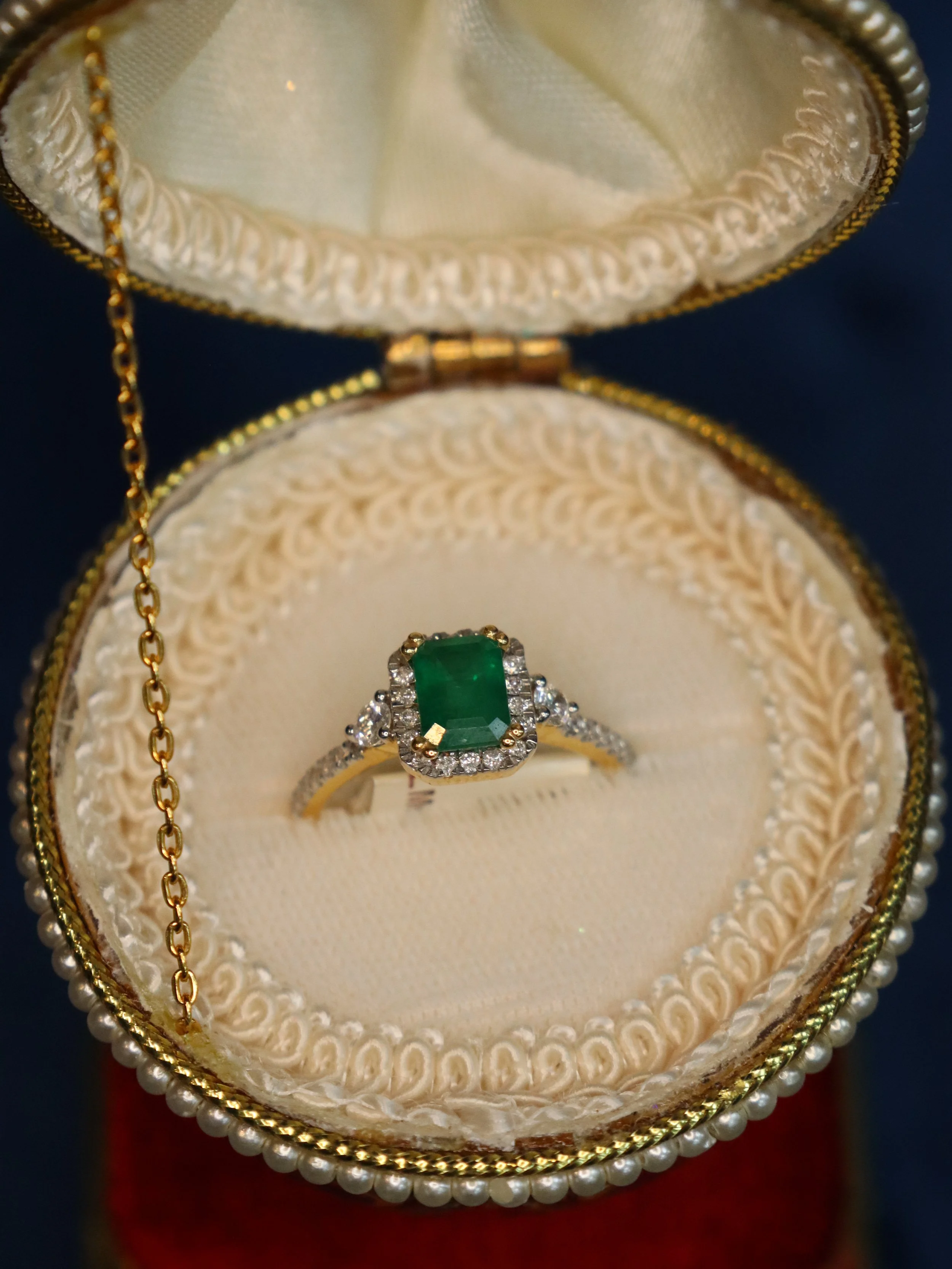 18ct Gold Emerald & Diamond Ring